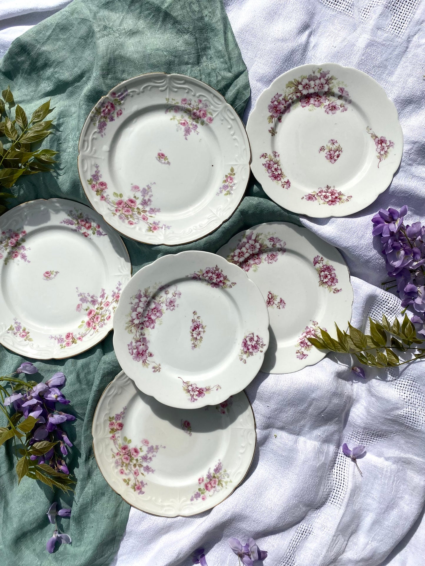 Assiettes à dessert anciennes en Porcelaine fleurie