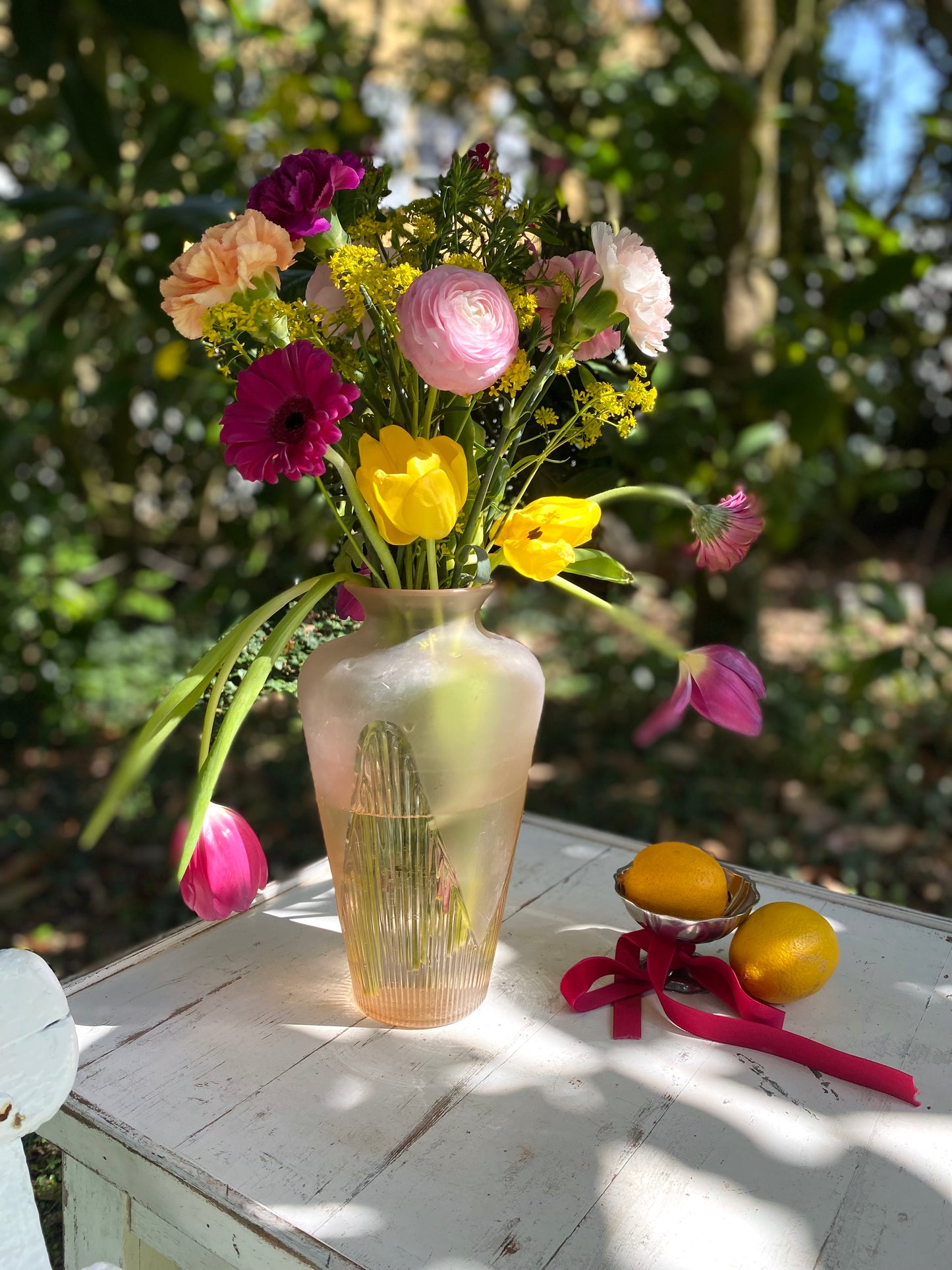 Vase vintage en verre rose