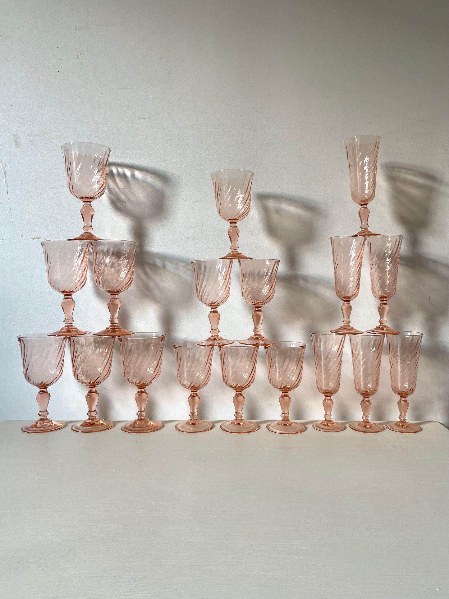 Service de 18 verres en rosaline