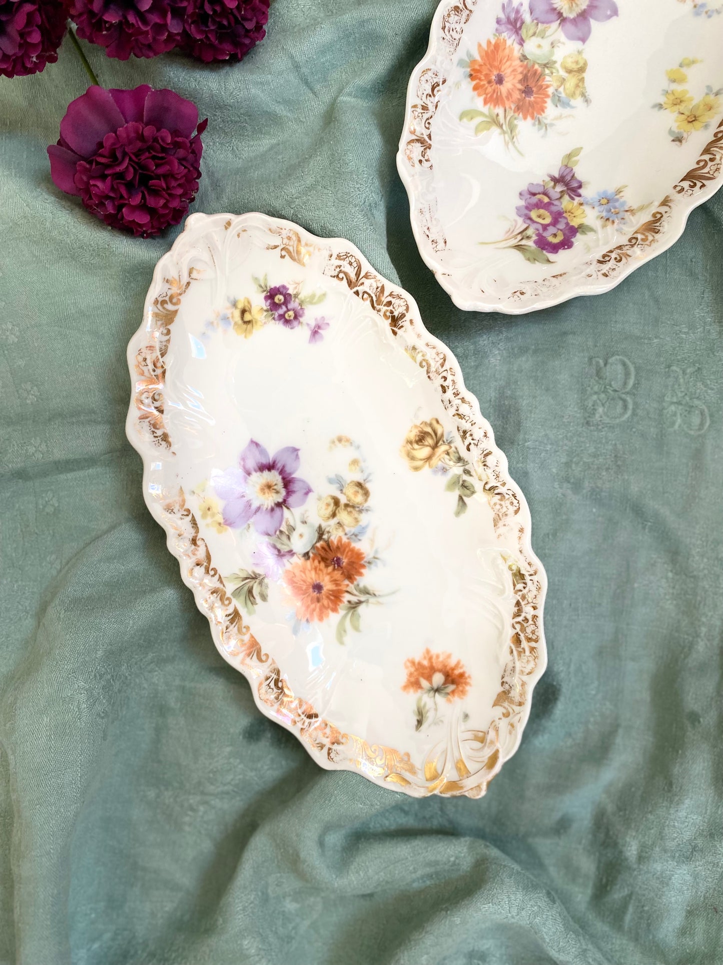 Paire de raviers en porcelaine