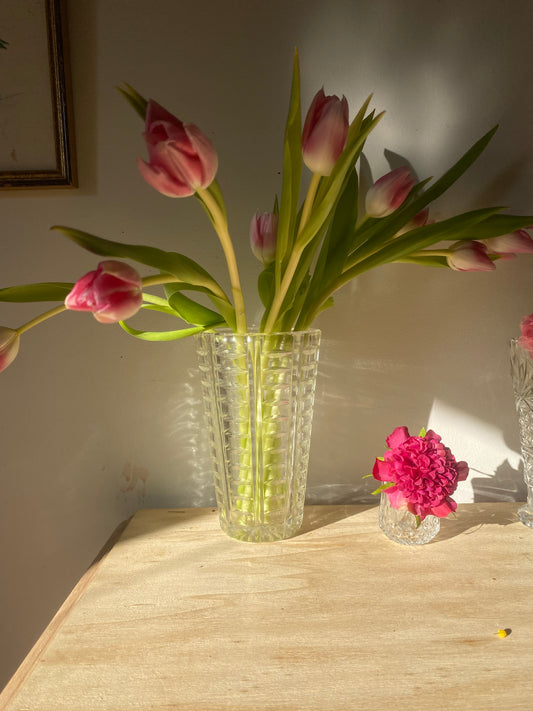 Vase moyen en verre ancien