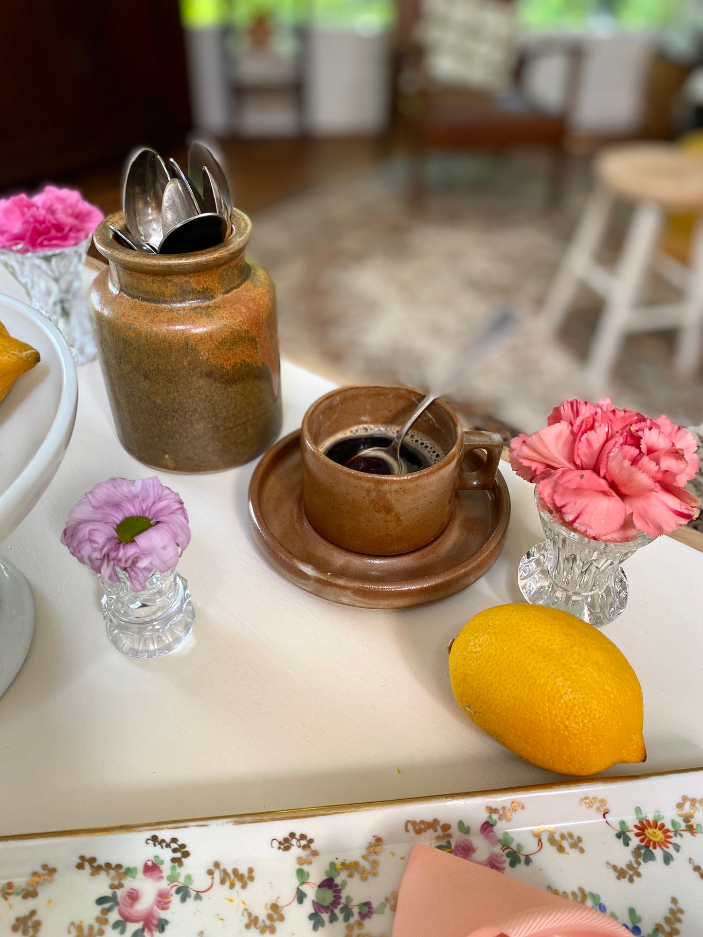 Service de 5 tasses avec soucoupes en grès