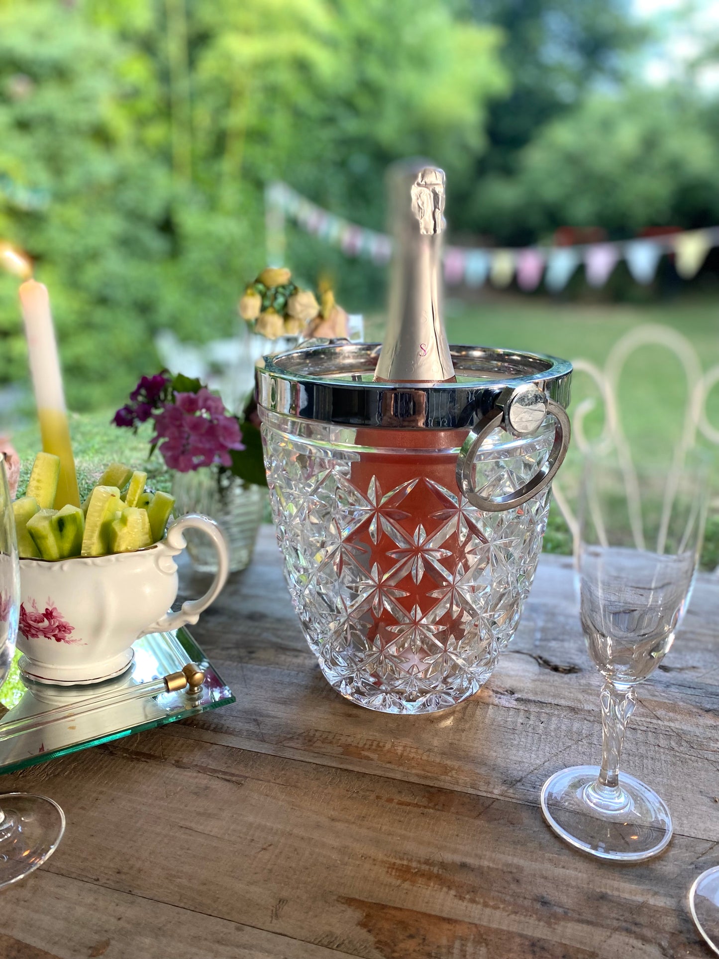 Seau à champagne ancien en verre moulé