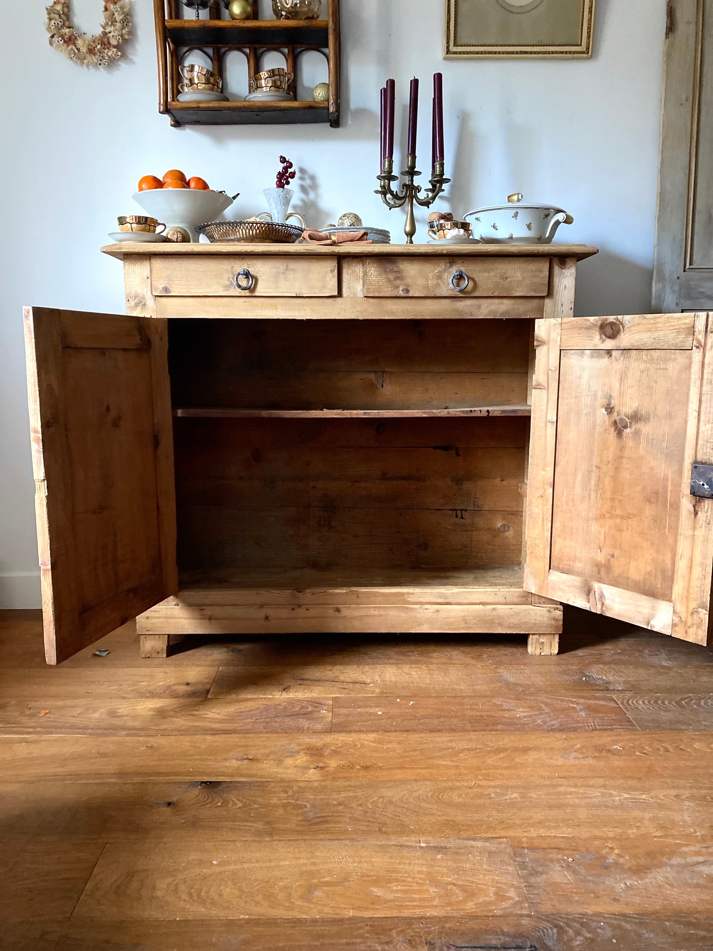 Buffet parisien en bois ancien