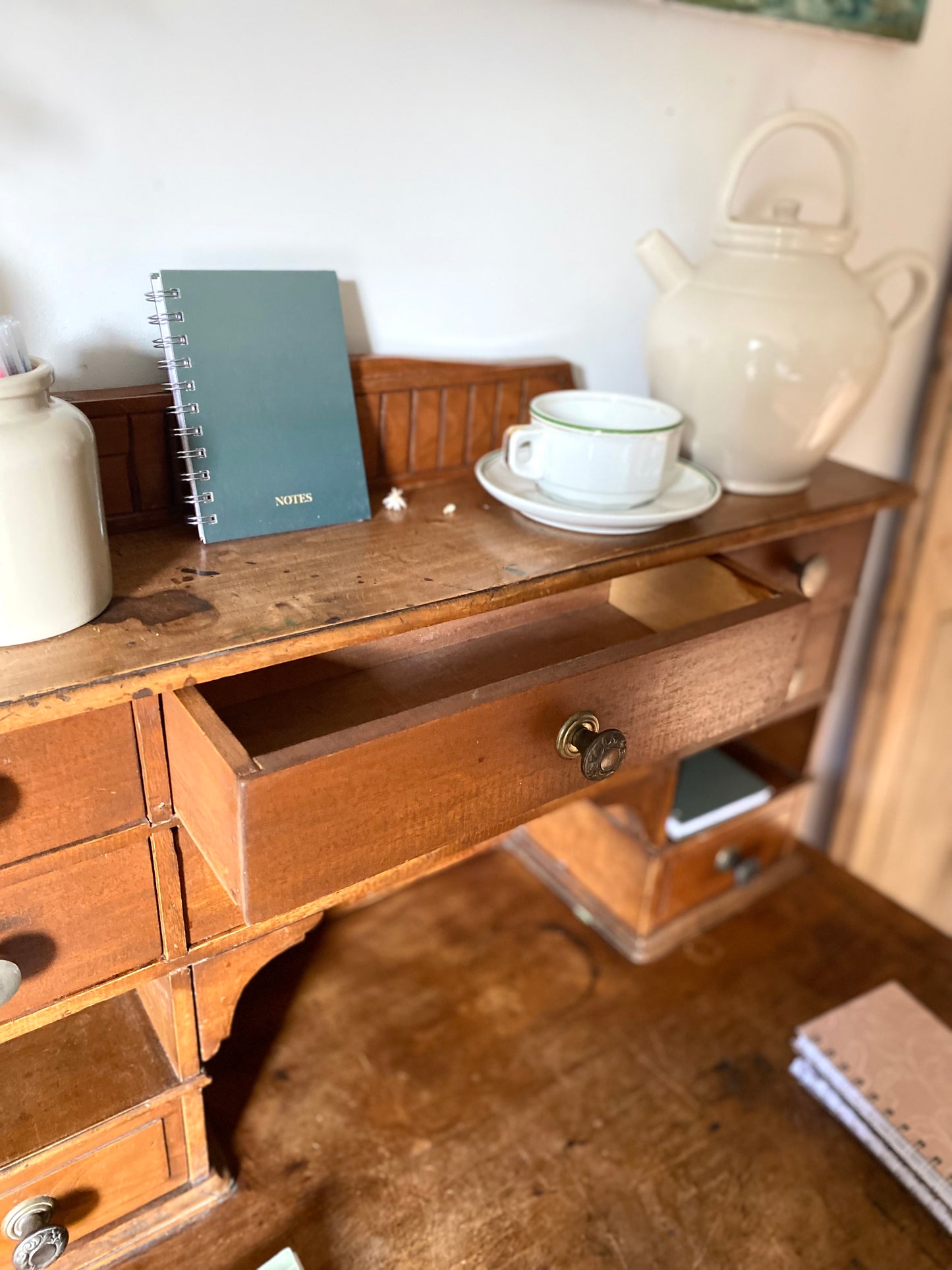 Bureau secrétaire en bois massif ancien