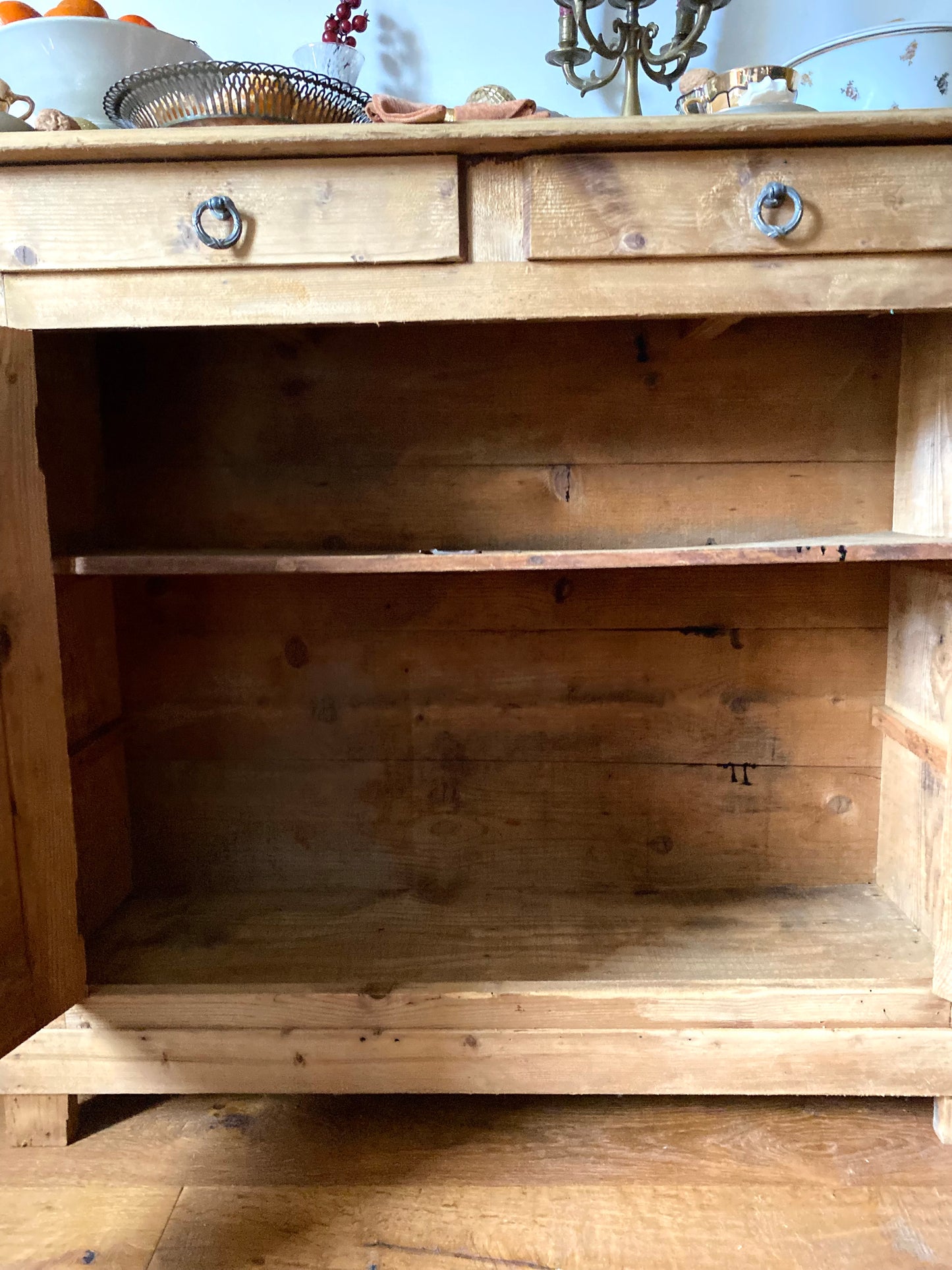 Buffet parisien en bois ancien