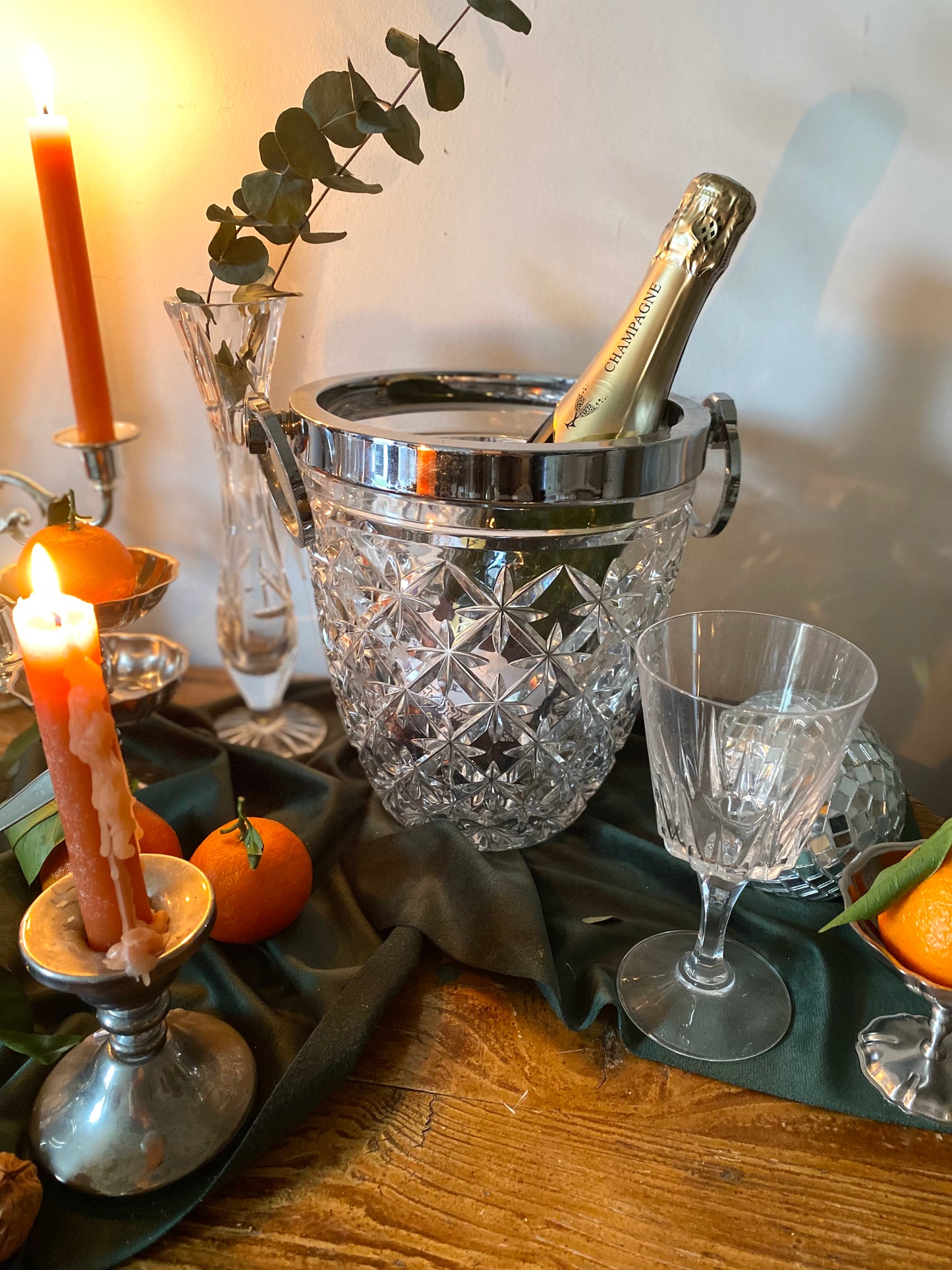 Seau à champagne ancien en verre moulé