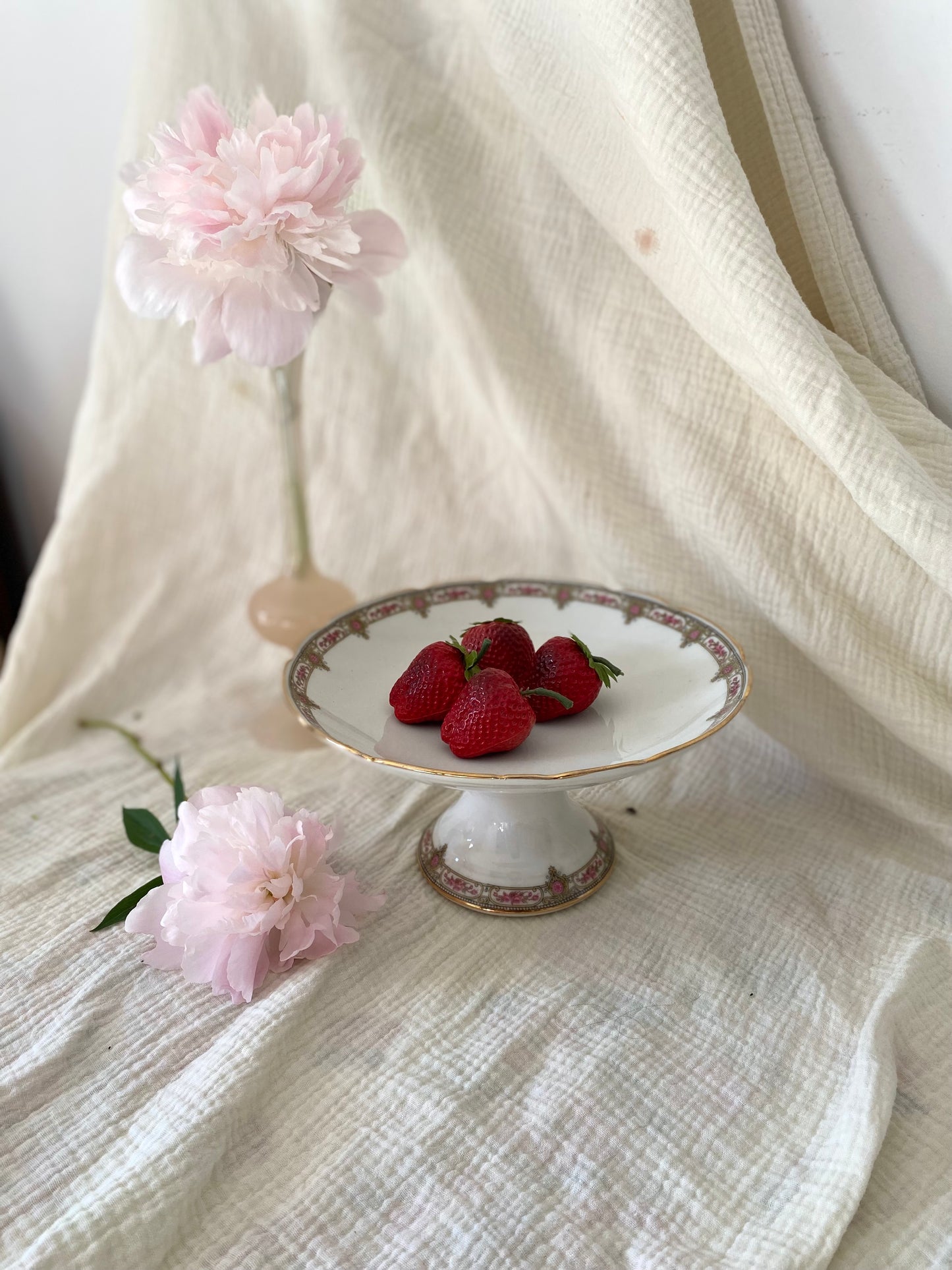 Compotier sur pied en porcelaine - début XXe