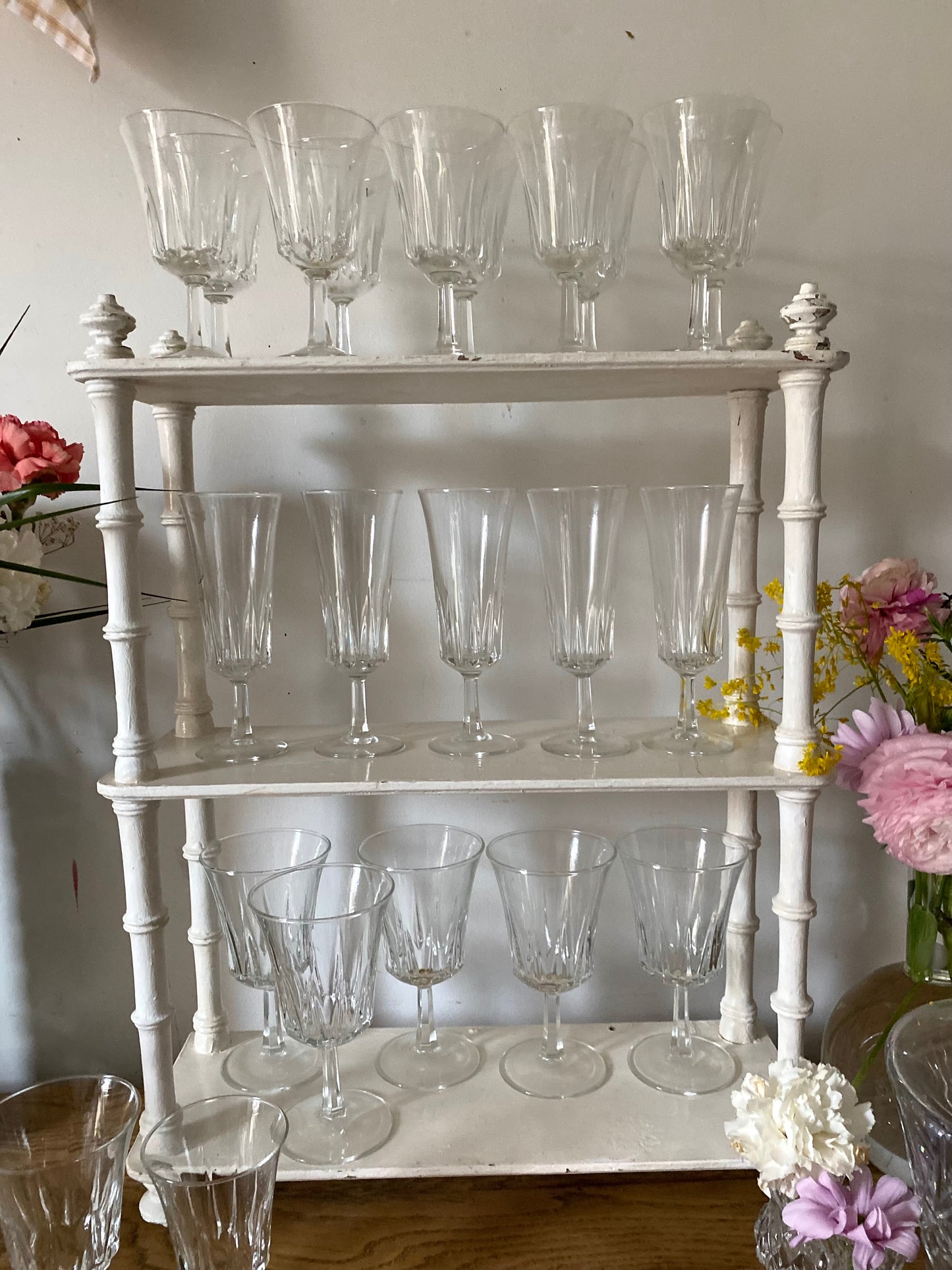 Service de 24 verres en verre ciselé