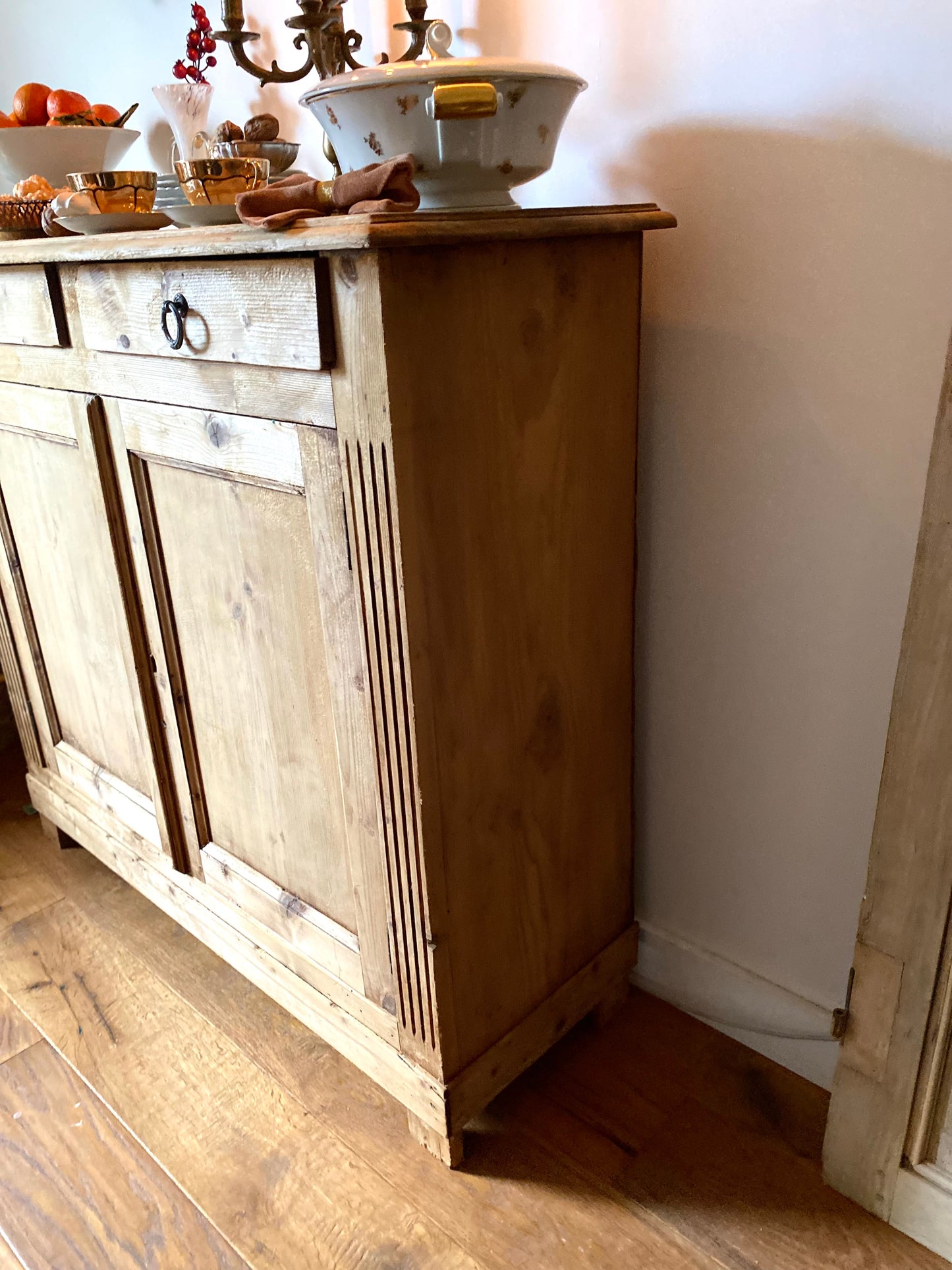 Buffet parisien en bois ancien