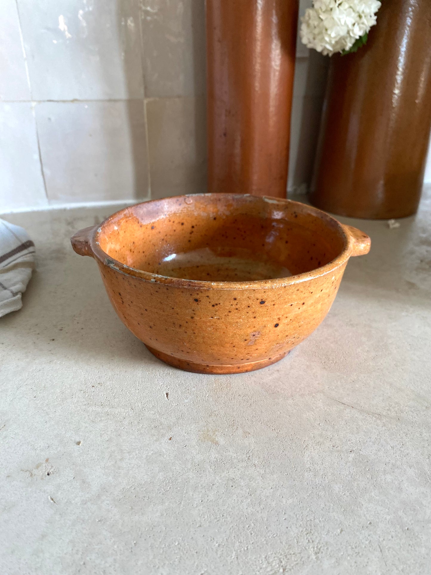 Bols en grès ancien