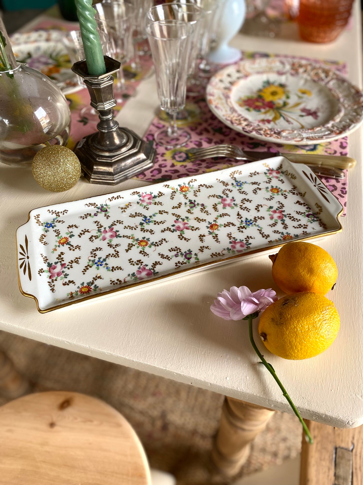 Plat rectangulaire en porcelaine ancienne