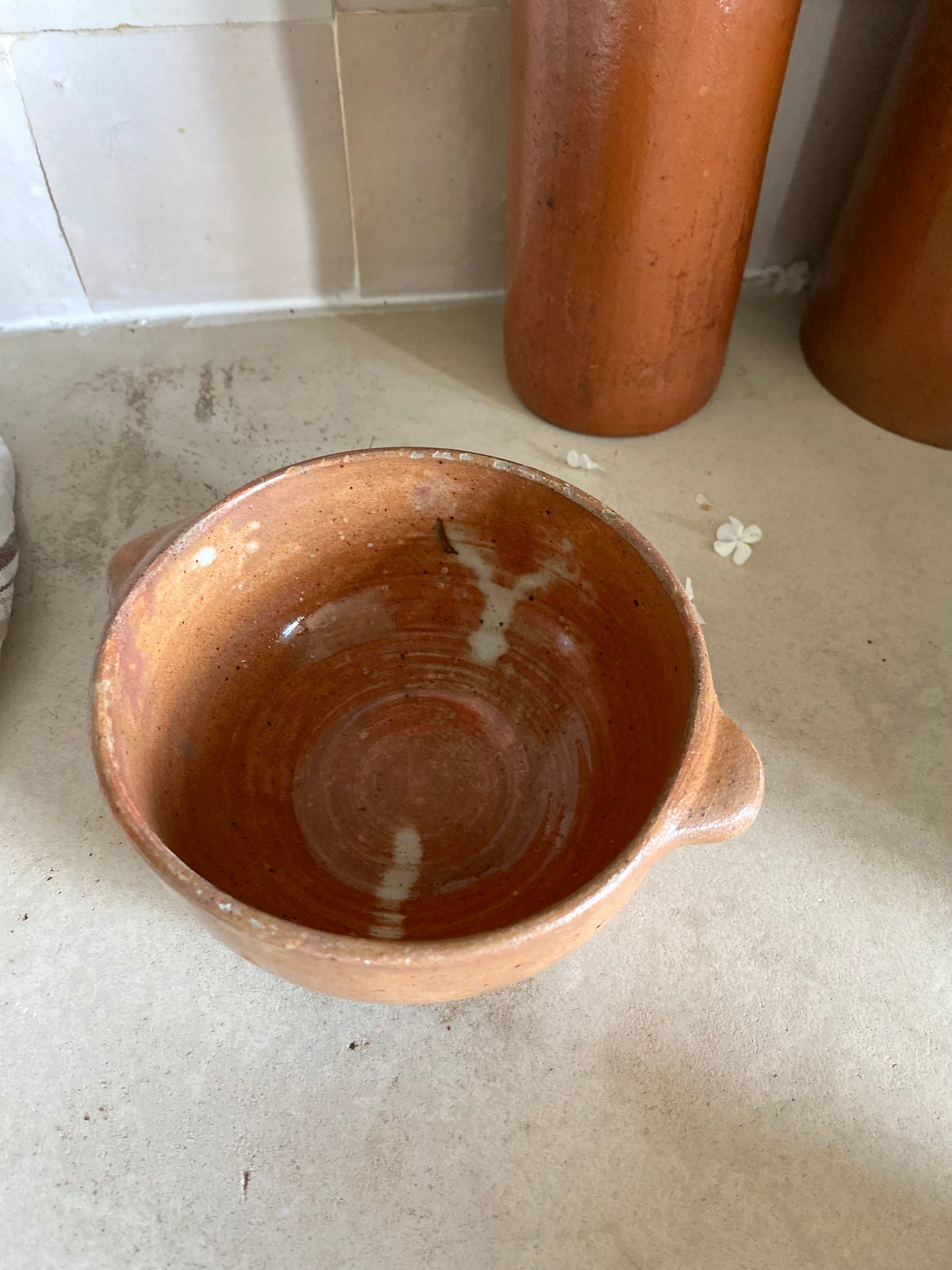 Bols en grès ancien