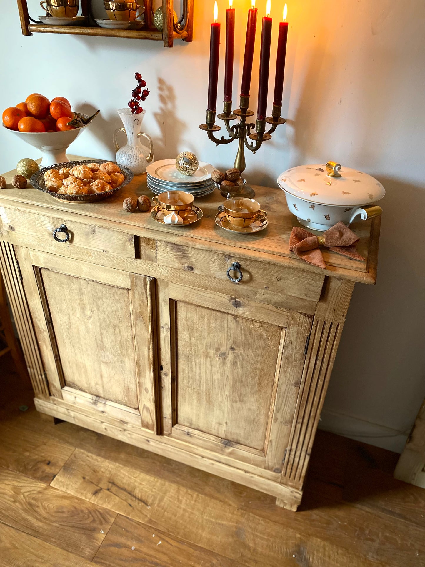 Buffet parisien en bois ancien
