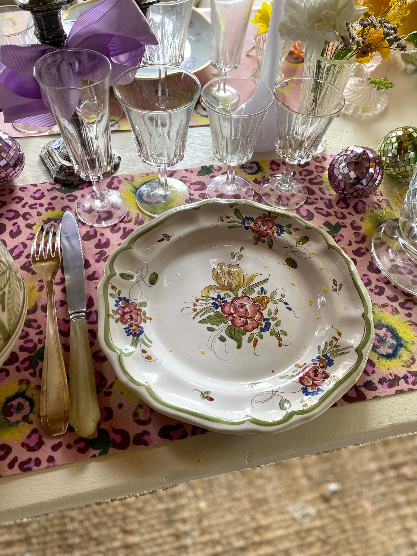 Assortiment de 8 assiettes dépareillées