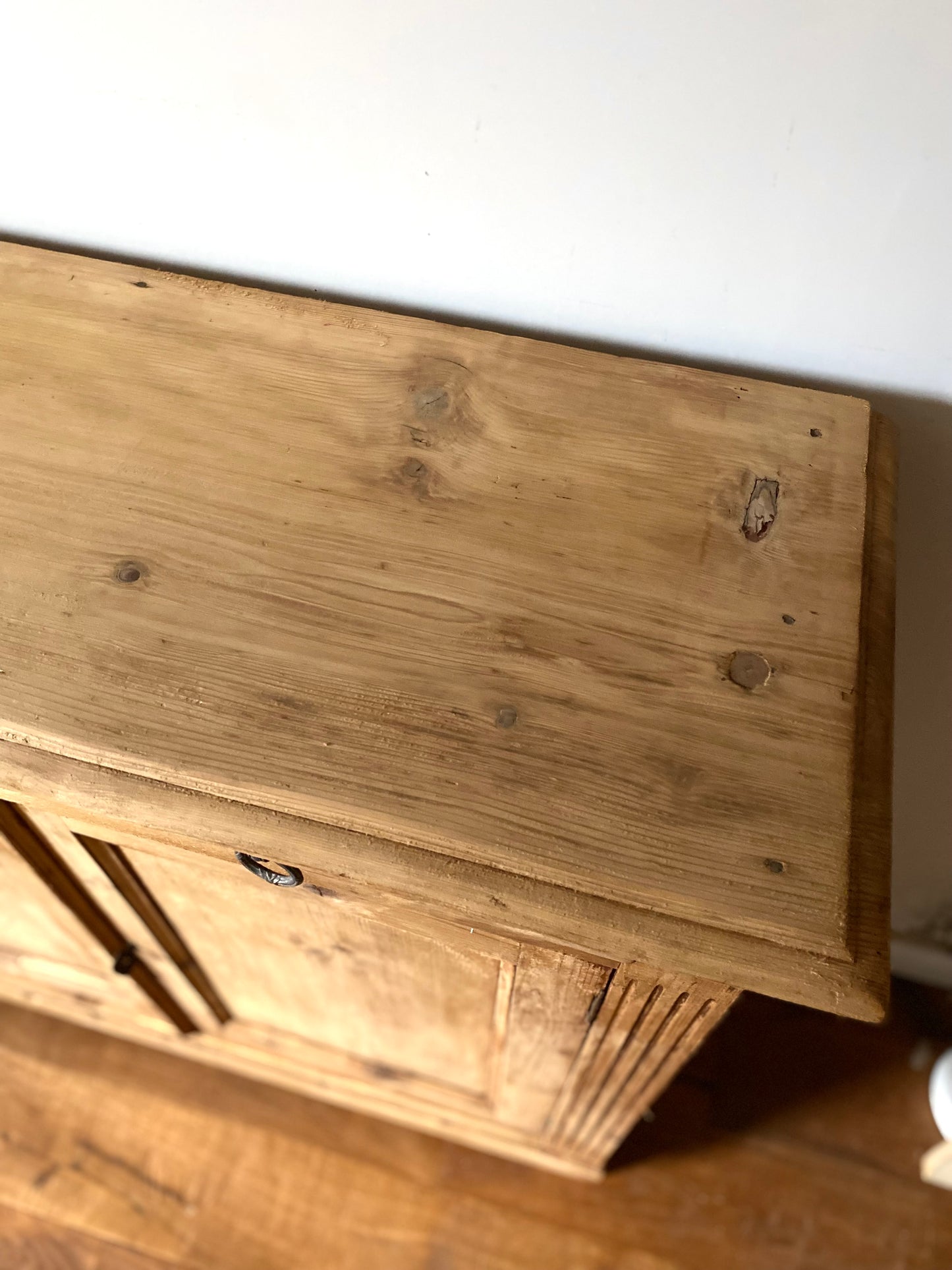 Buffet parisien en bois ancien