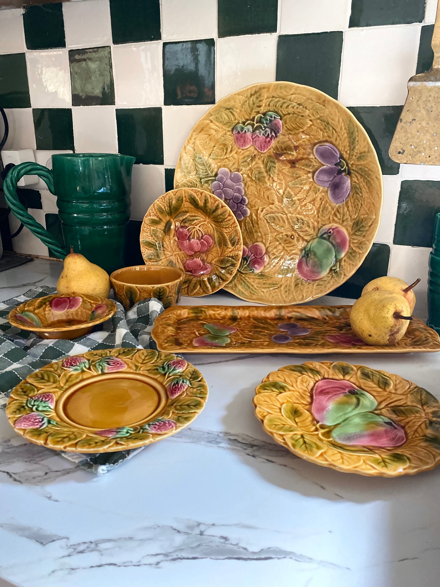 Assiettes à dessert en barbotine