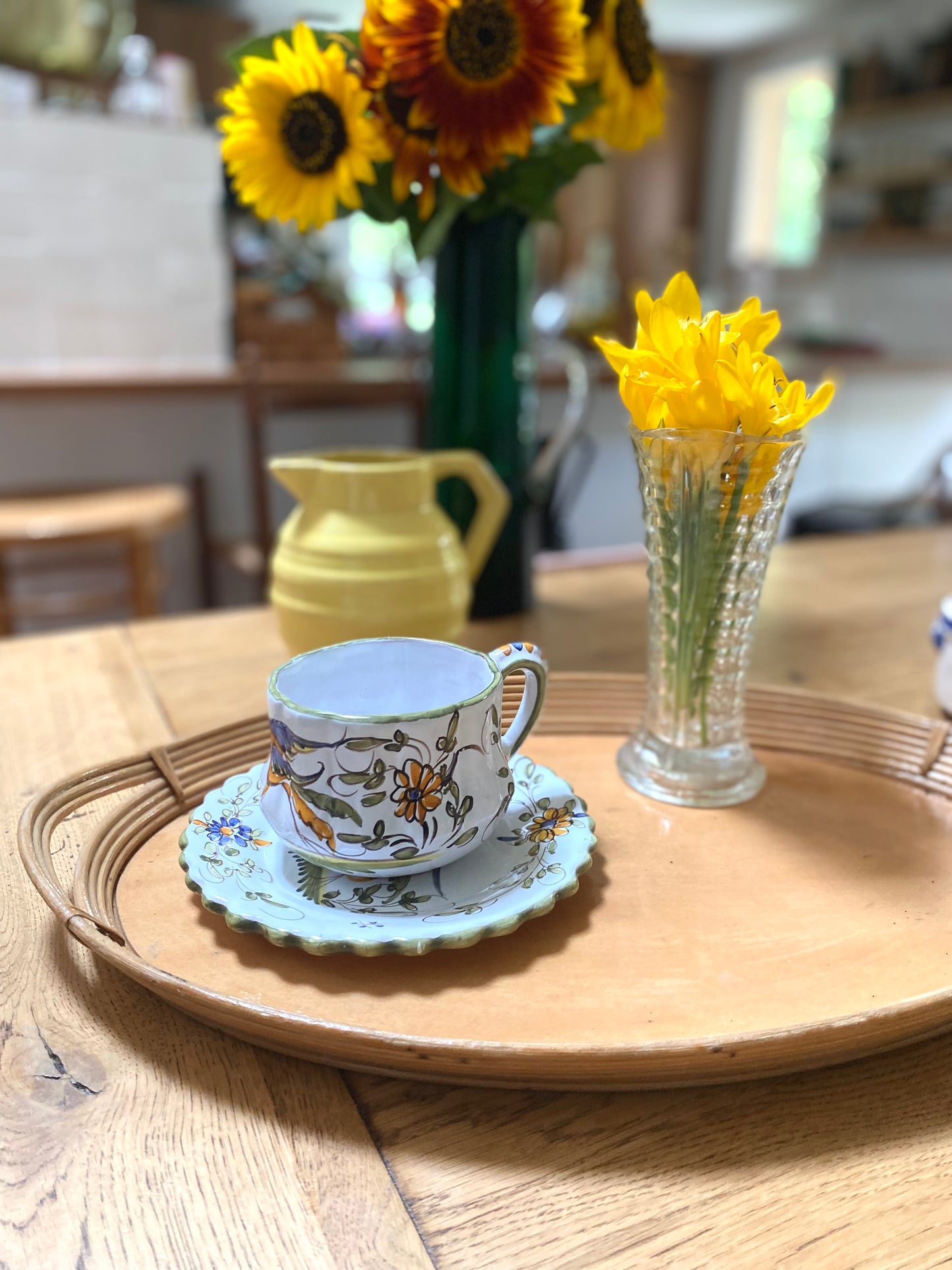 Grande tasse en céramique ancienne