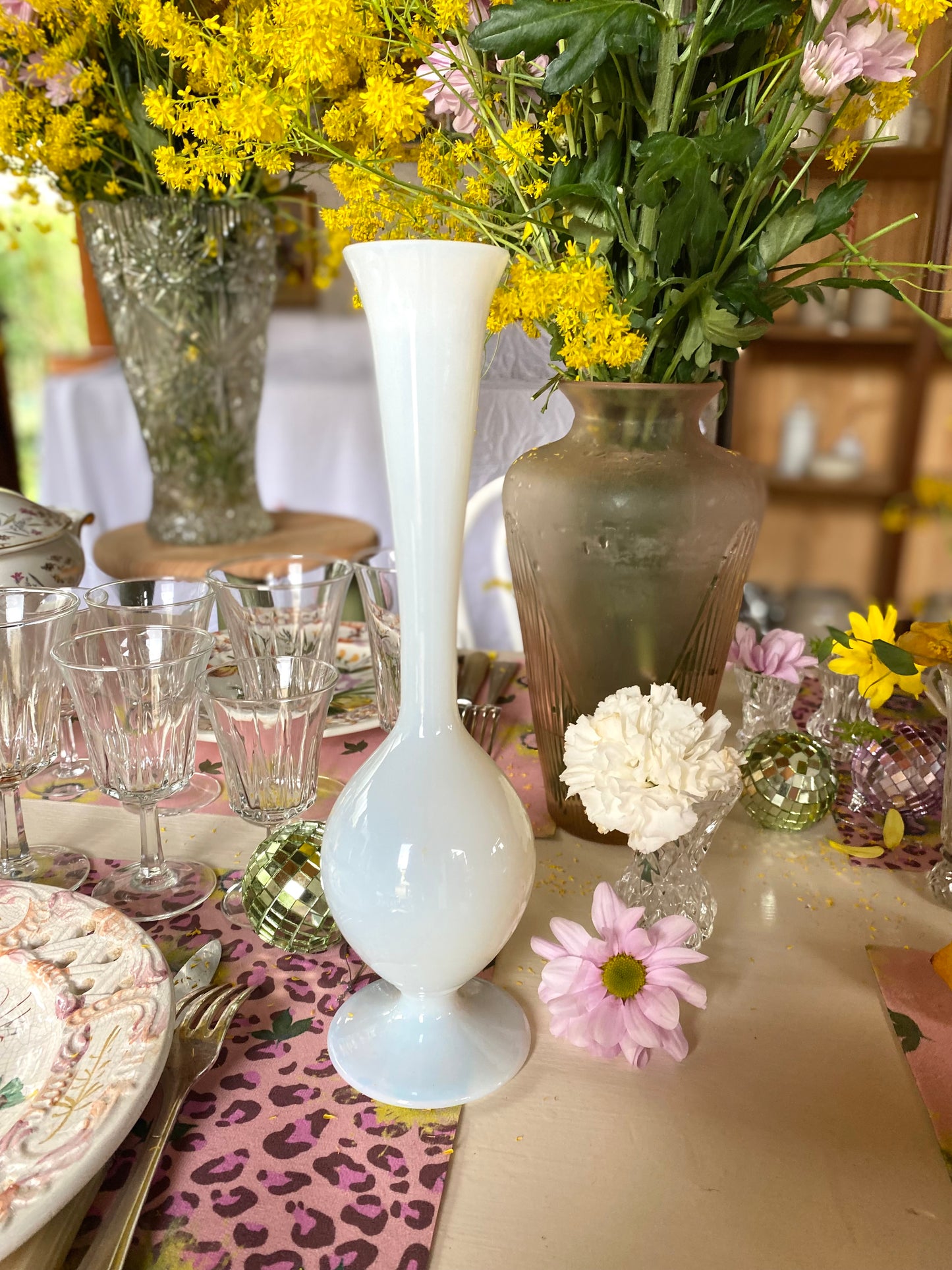 Soliflore en opaline blanche
