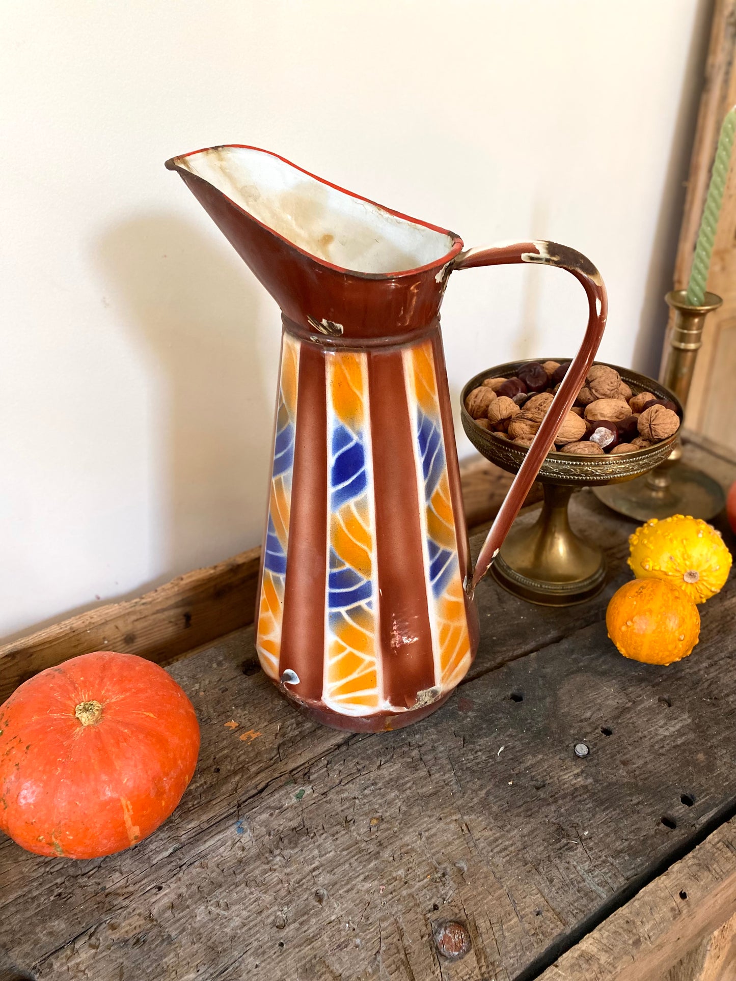 Grand broc en émail ancien