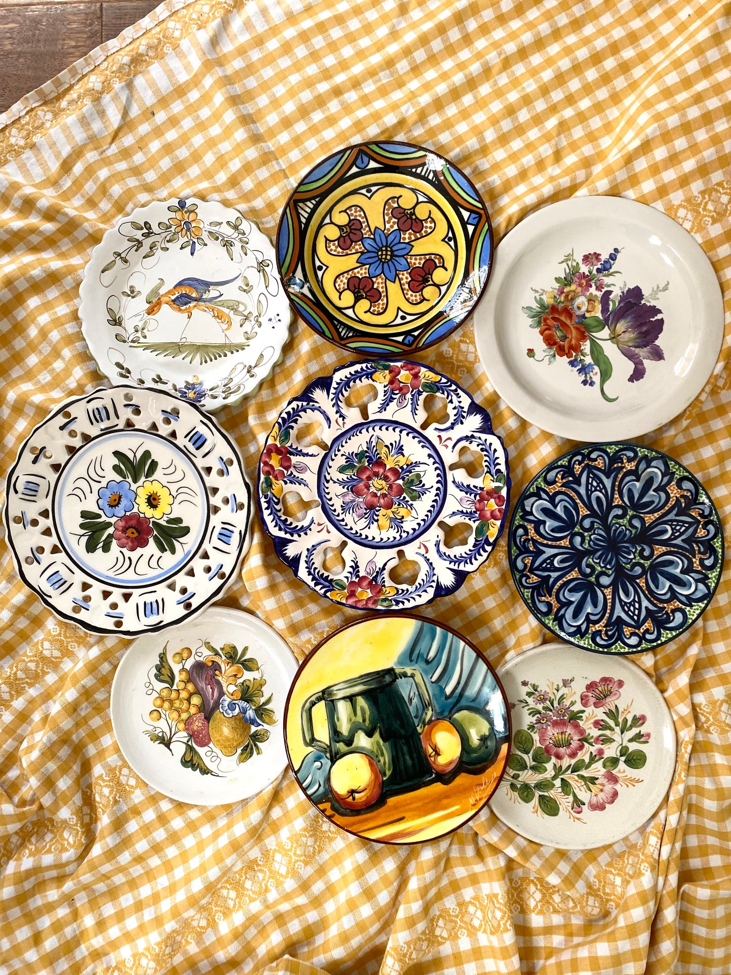Assiettes à dessert anciennes dépareillées