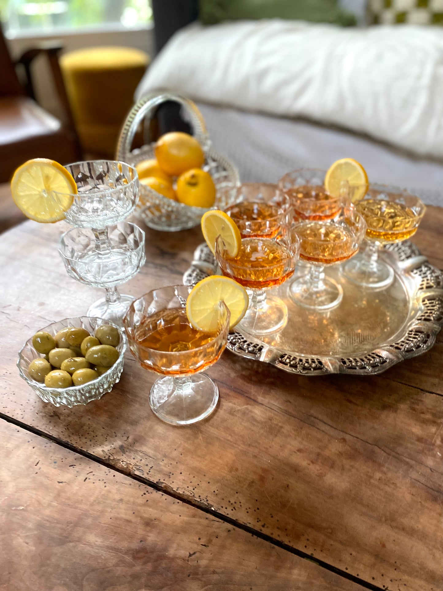 Plat de présentation en métal argenté ancien