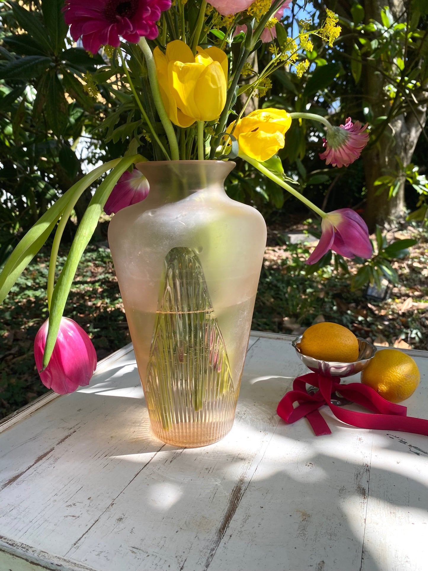 Vase vintage en verre rose