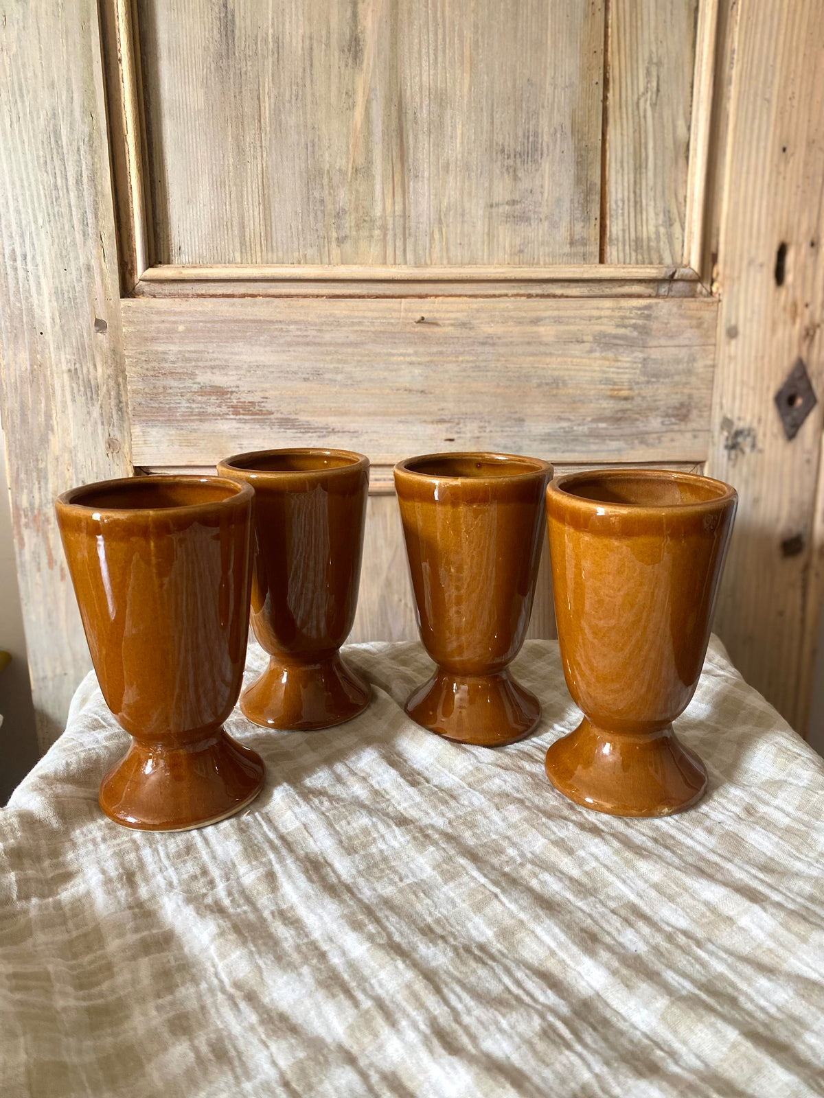 Ensemble de 4 mazagrans vintage en faïence caramel