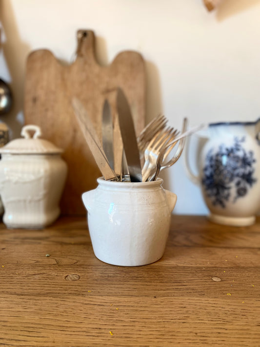 Petit pot en grès ancien