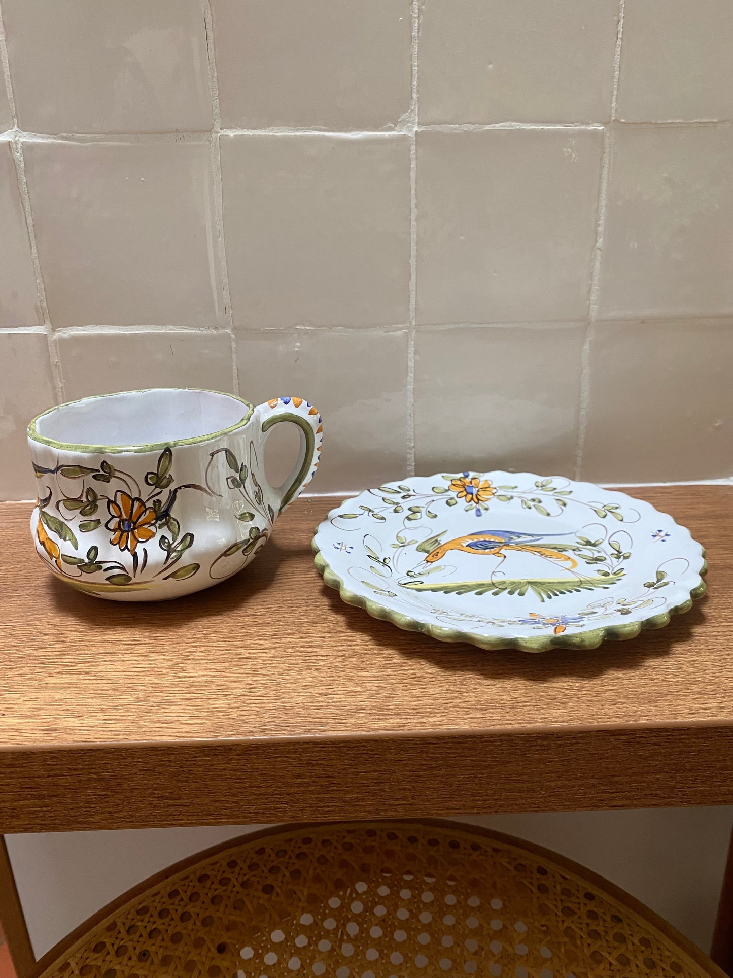 Grande tasse en céramique ancienne