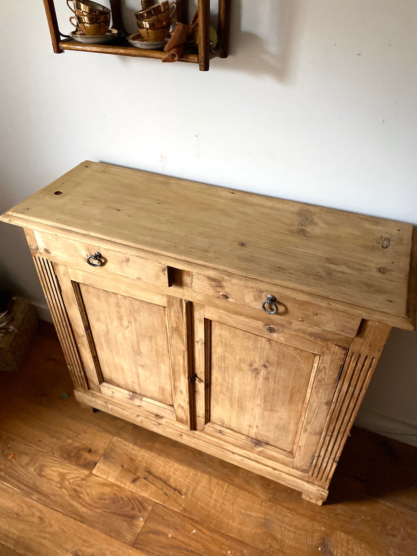Buffet parisien en bois ancien