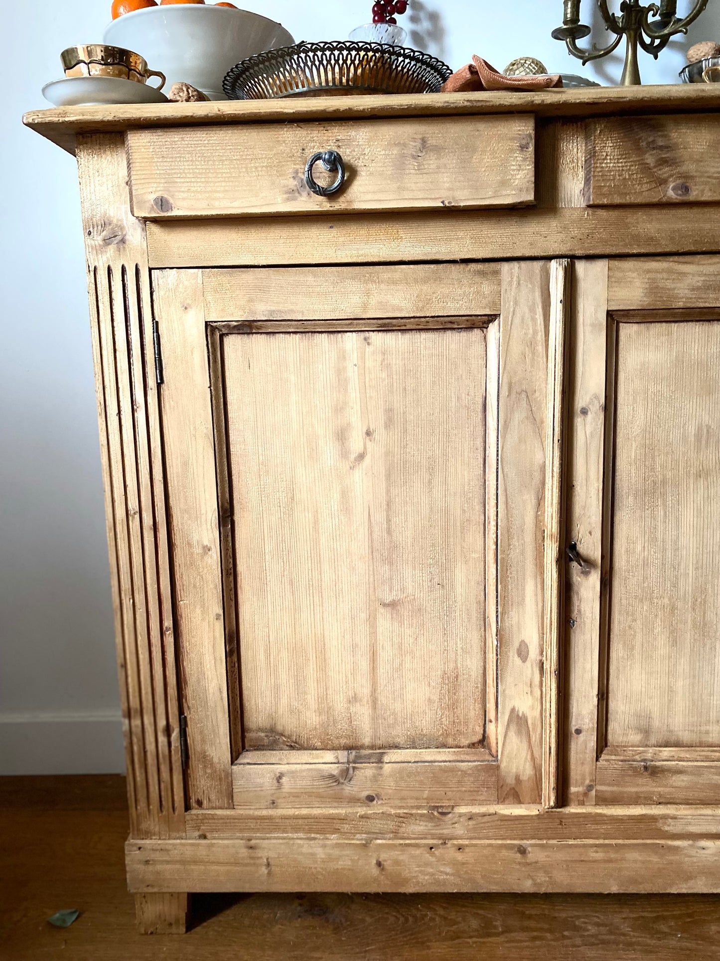 Buffet parisien en bois ancien