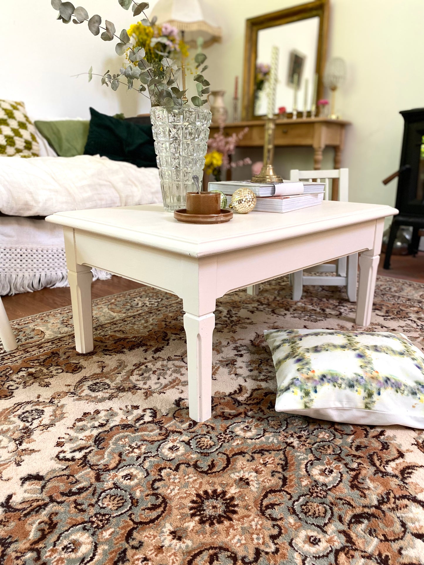 Table basse en bois ancien repeinte