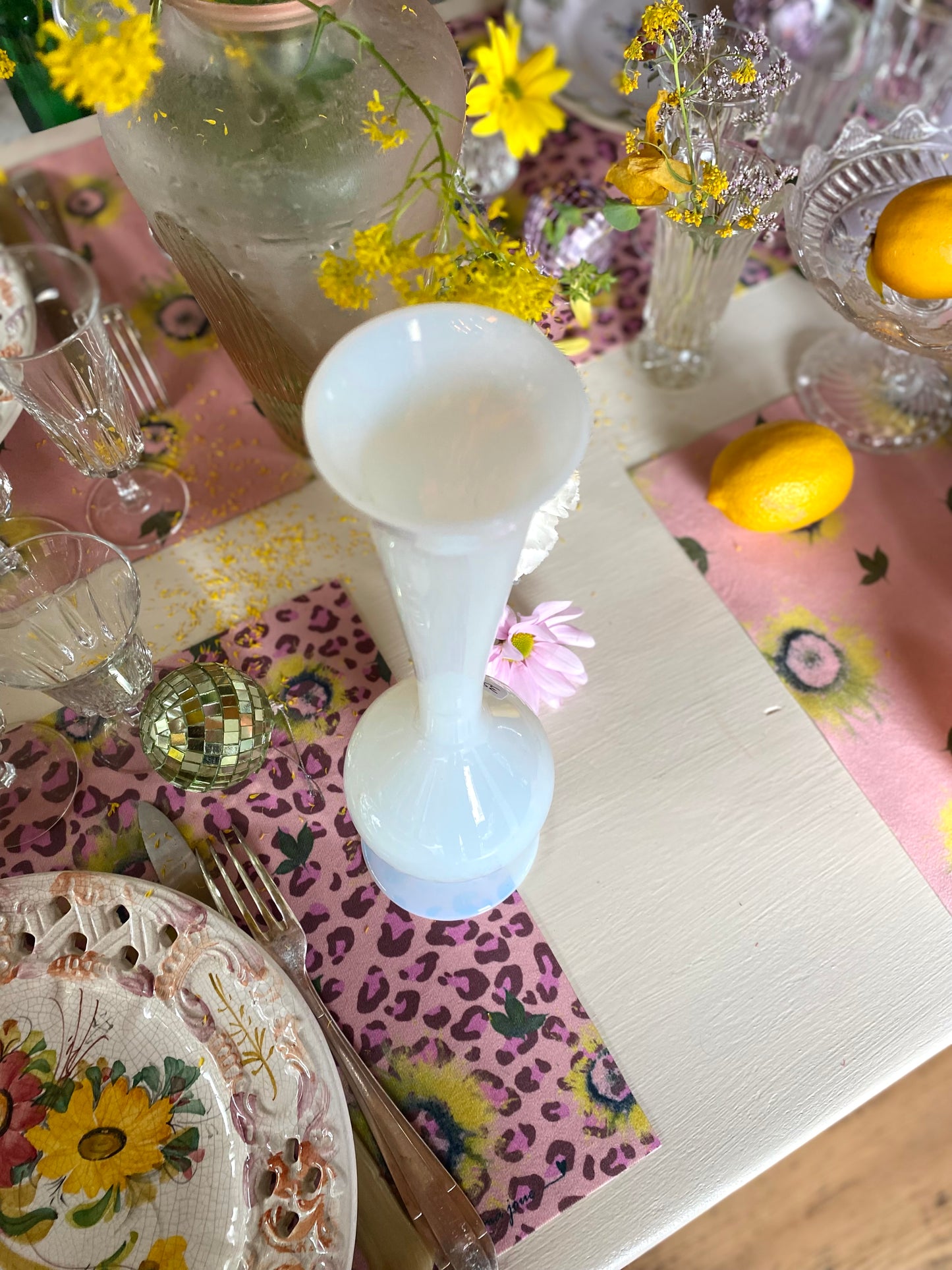 Soliflore en opaline blanche