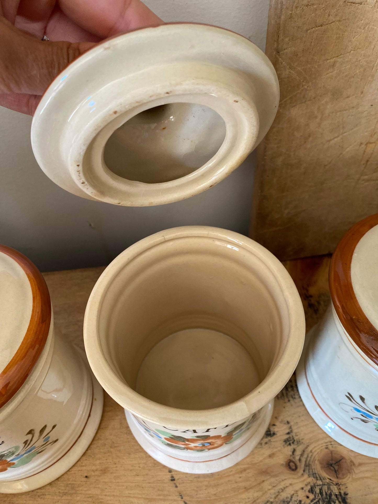 Trio de pots en céramique ancienne