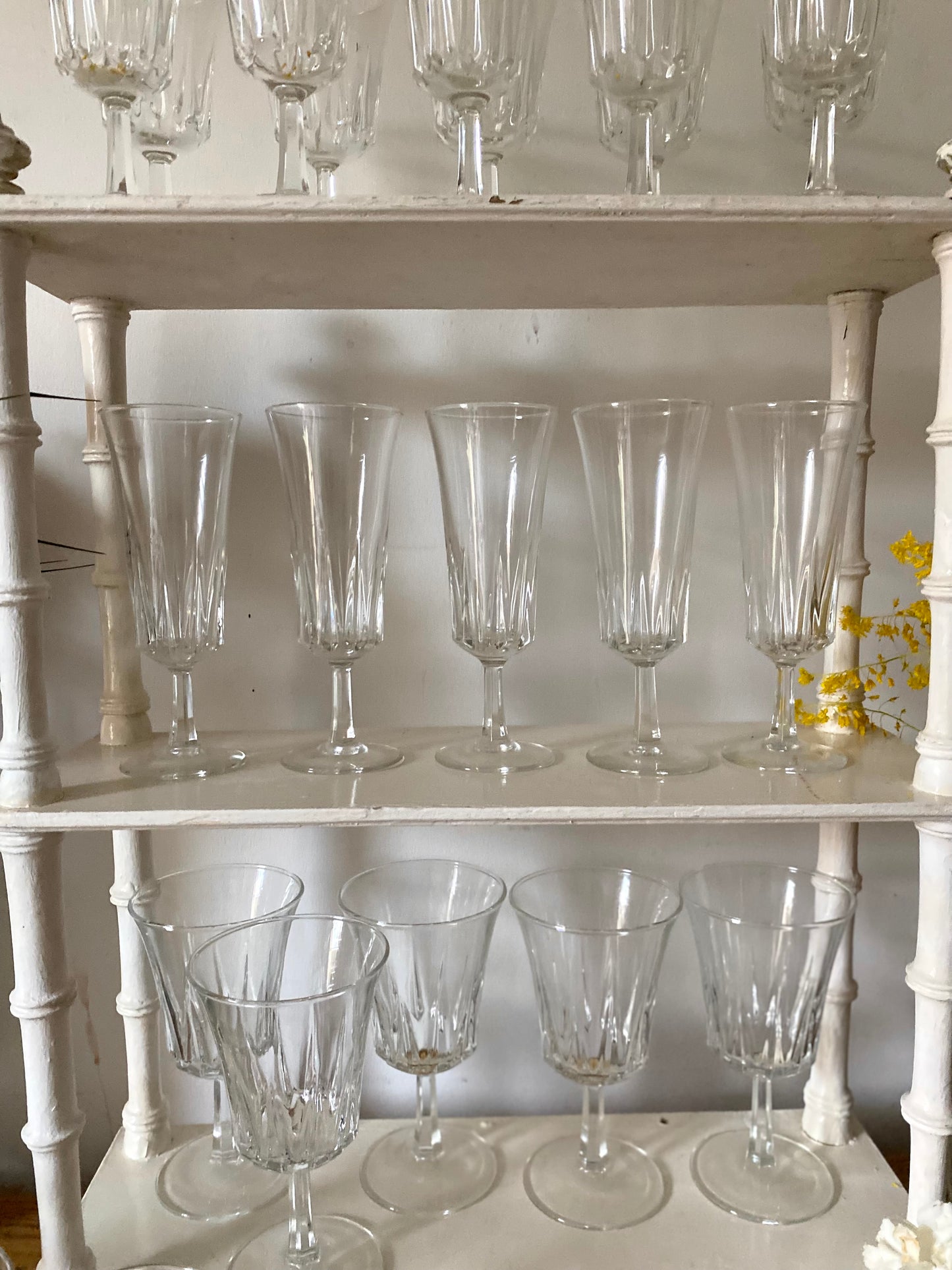 Service de 24 verres en verre ciselé