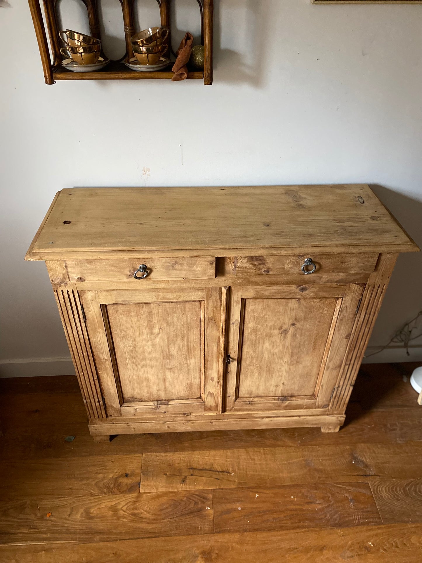 Buffet parisien en bois ancien