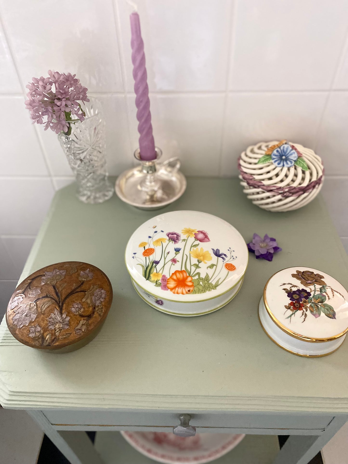 Grande boîte à bijoux en porcelaine ancienne