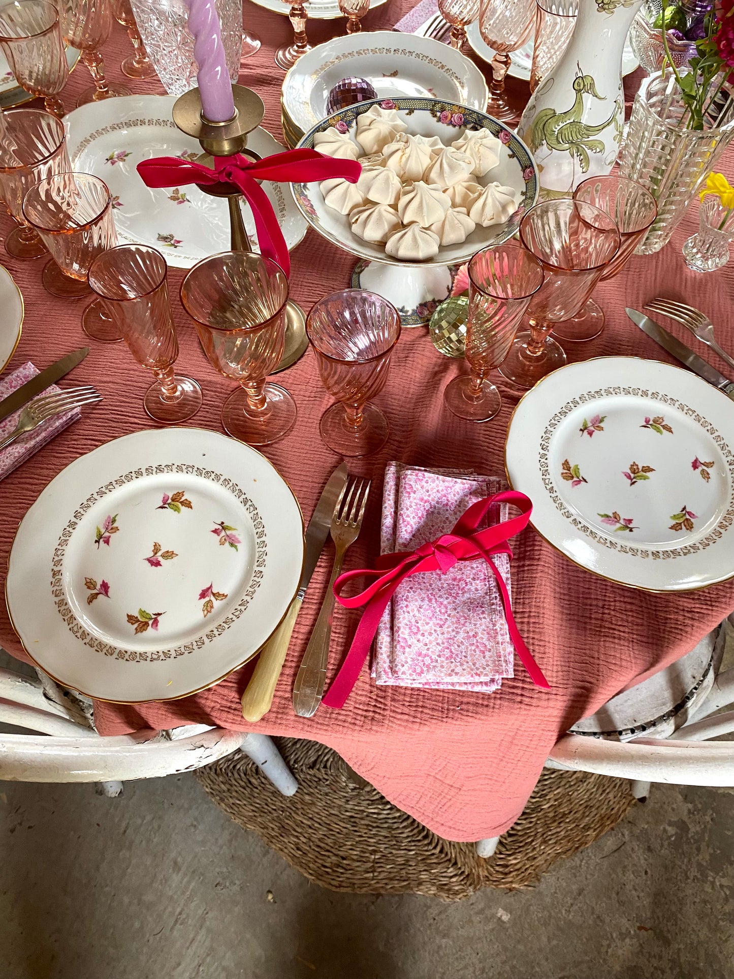 6 assiettes plates en porcelaine