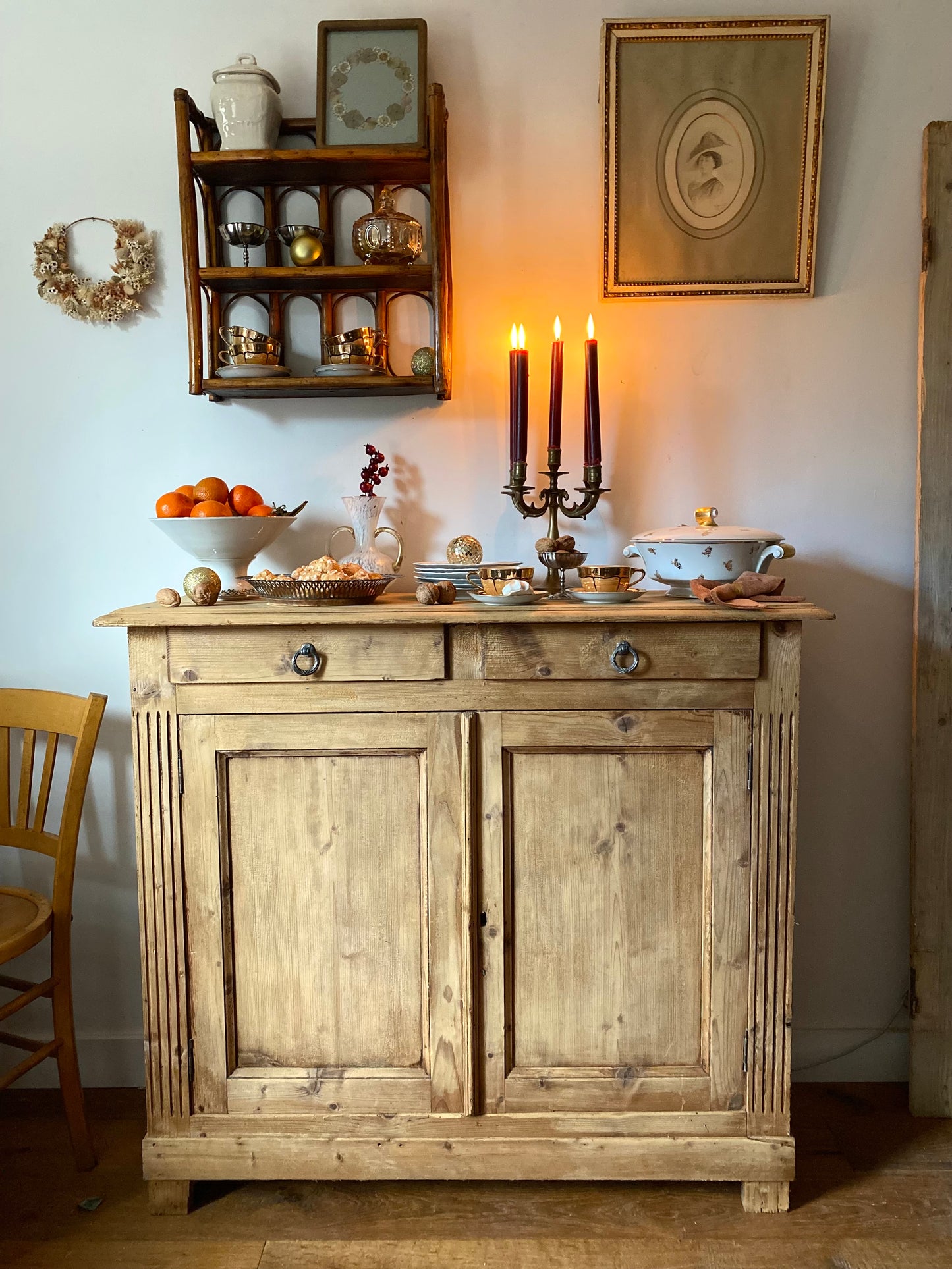 Buffet parisien en bois ancien