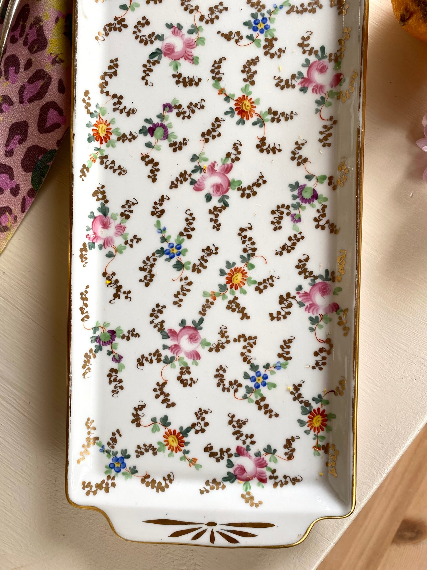 Plat rectangulaire en porcelaine ancienne