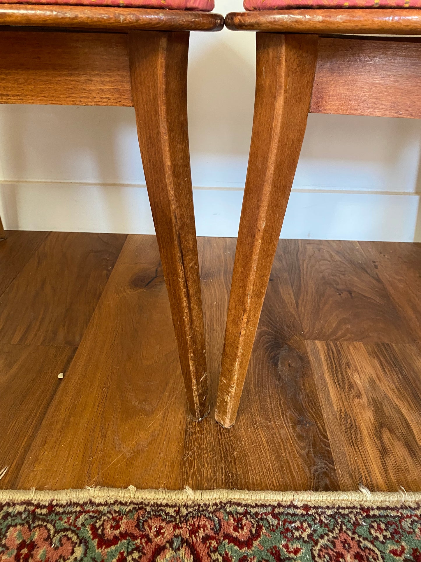 Quatre chaises scandinaves vintage en bois