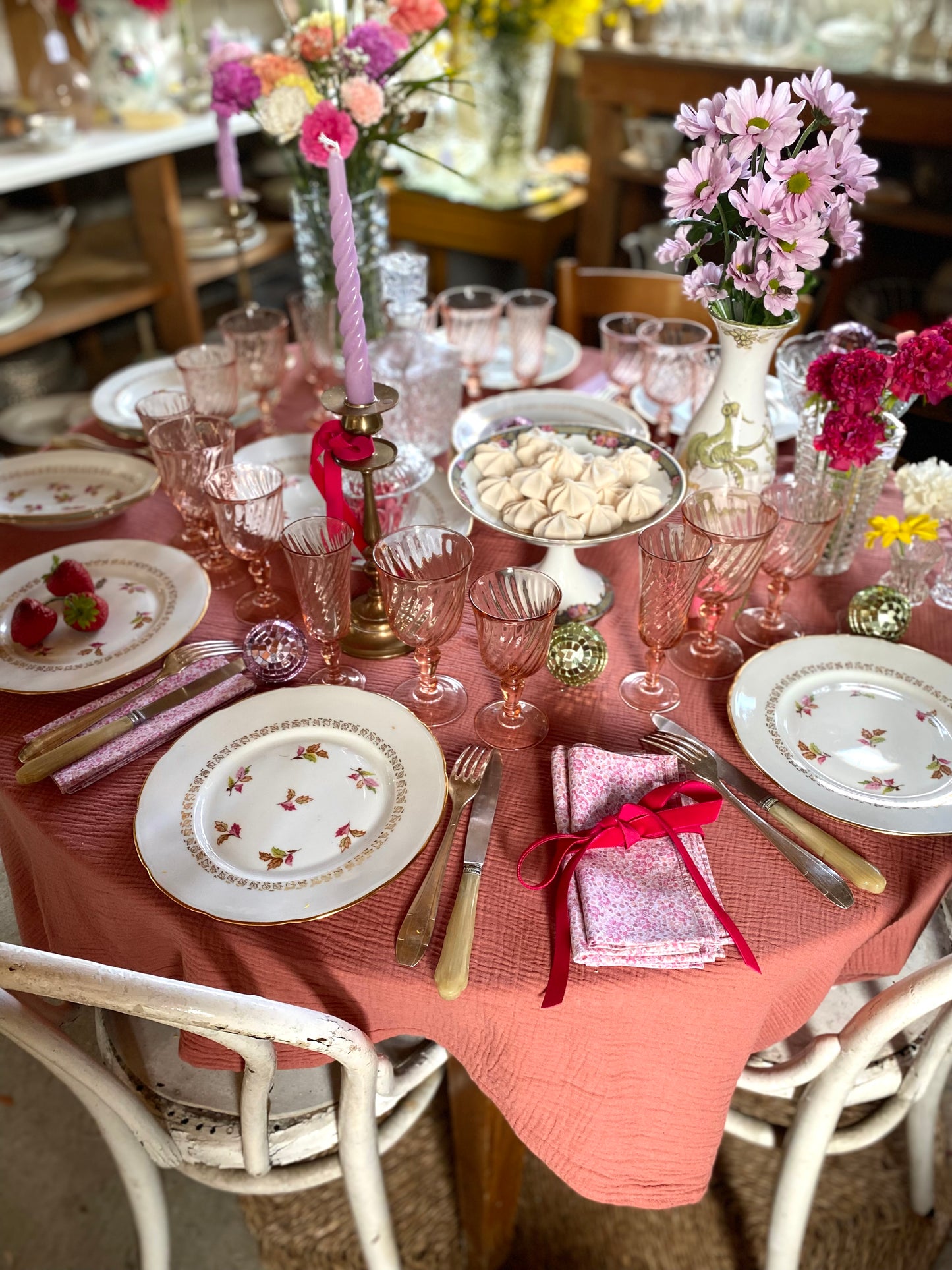 6 assiettes plates en porcelaine