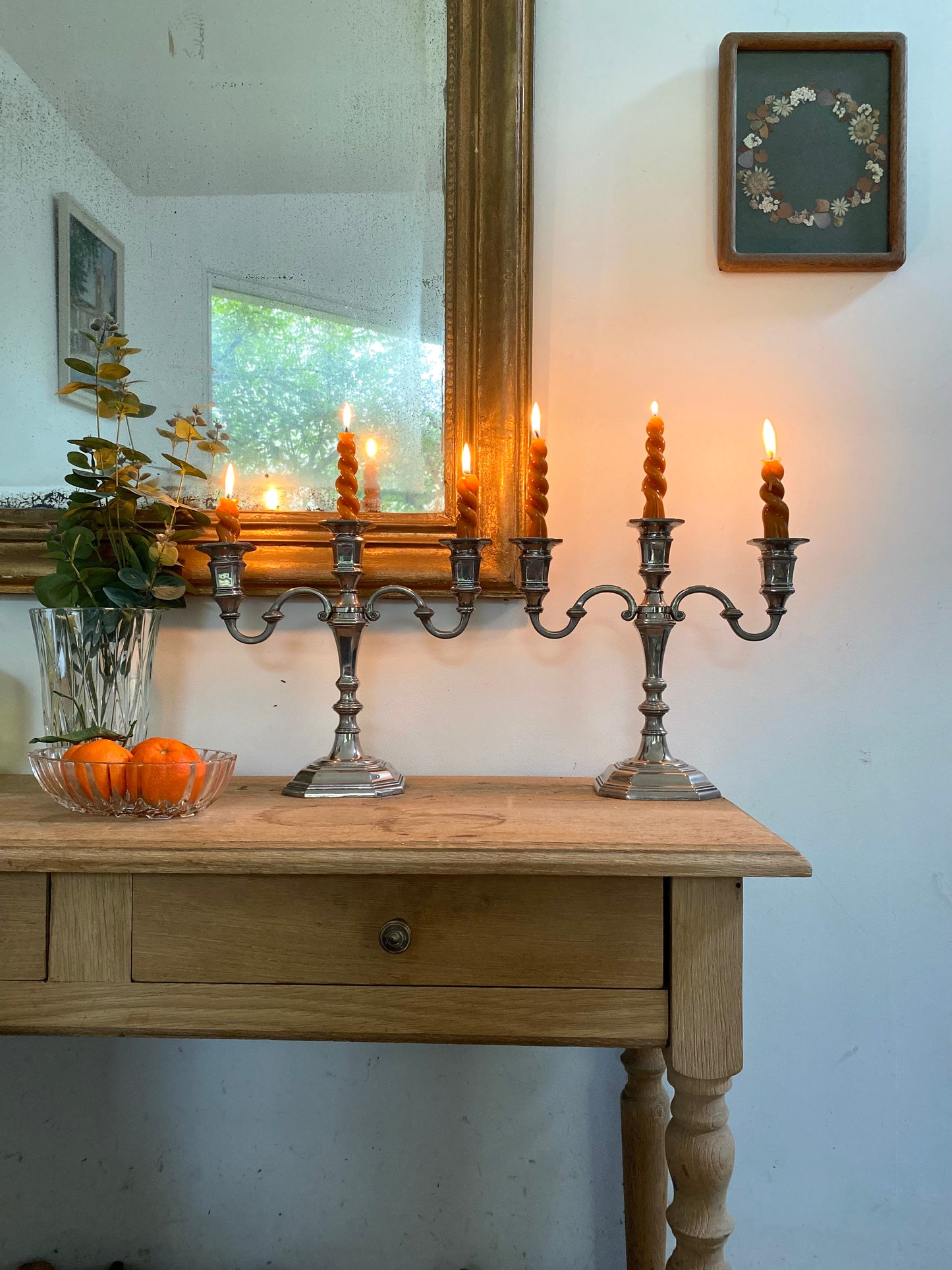 Paire de candélabres en métal argenté