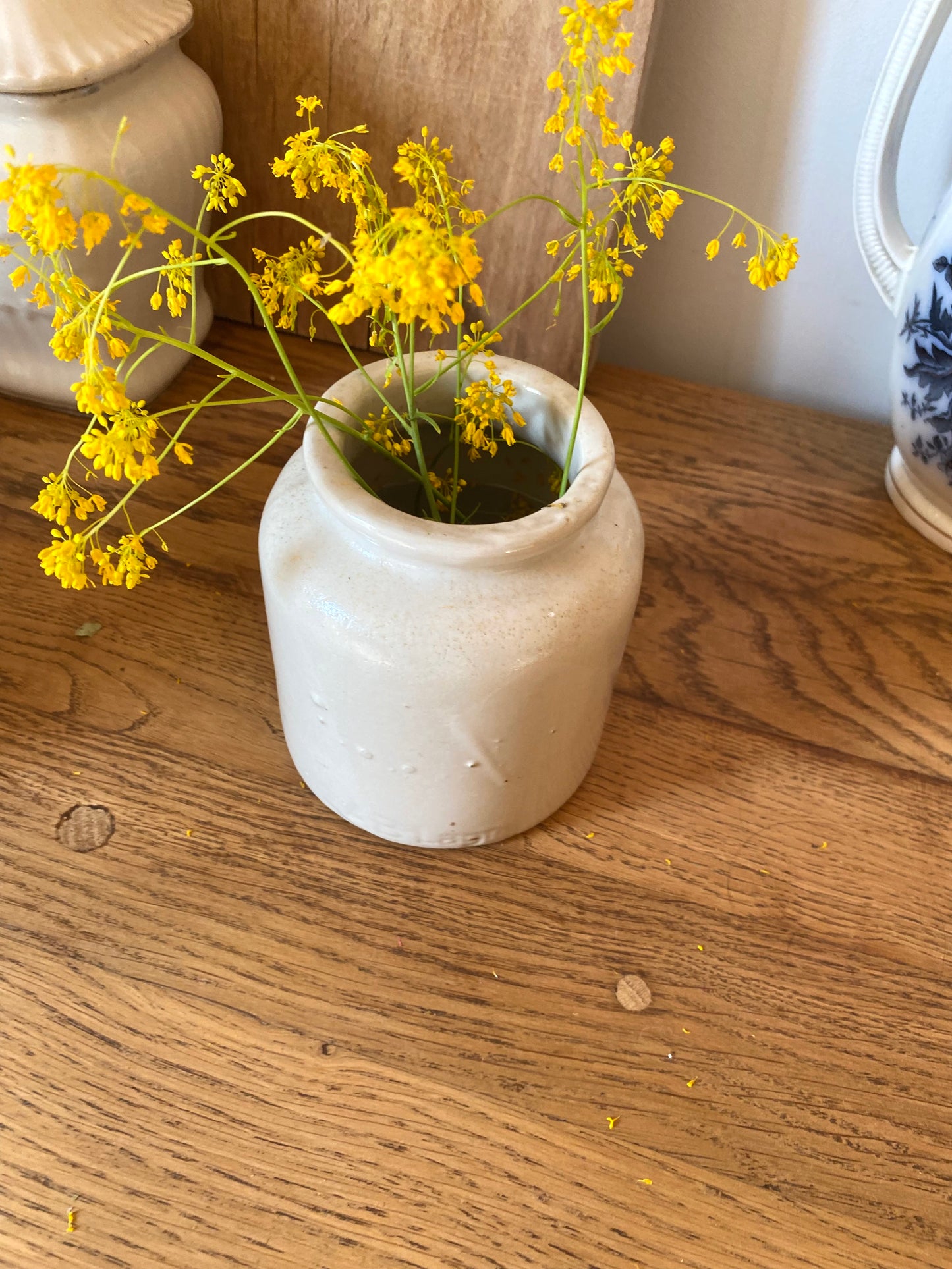 Petit pot en grès ancien