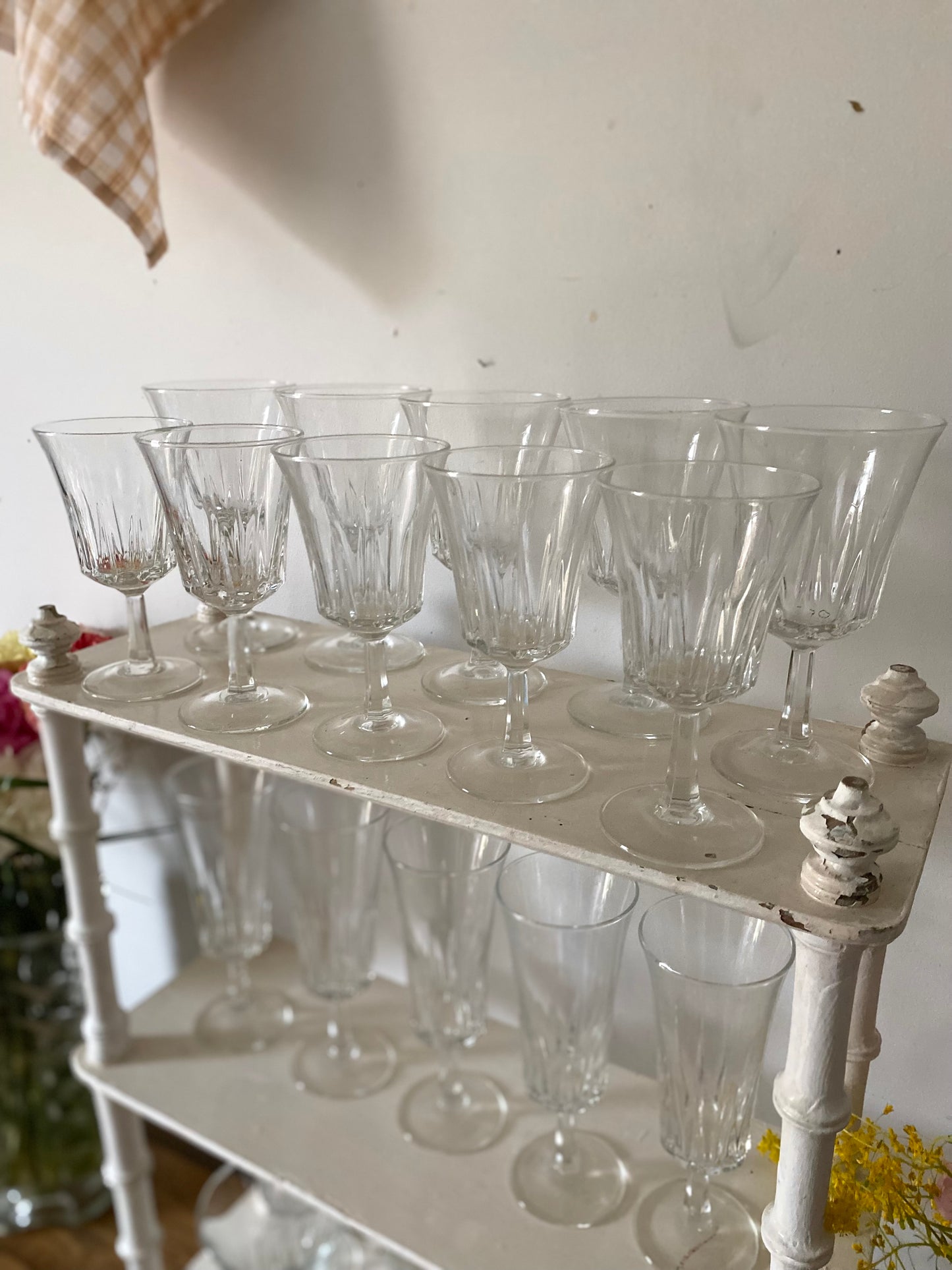 Service de 24 verres en verre ciselé