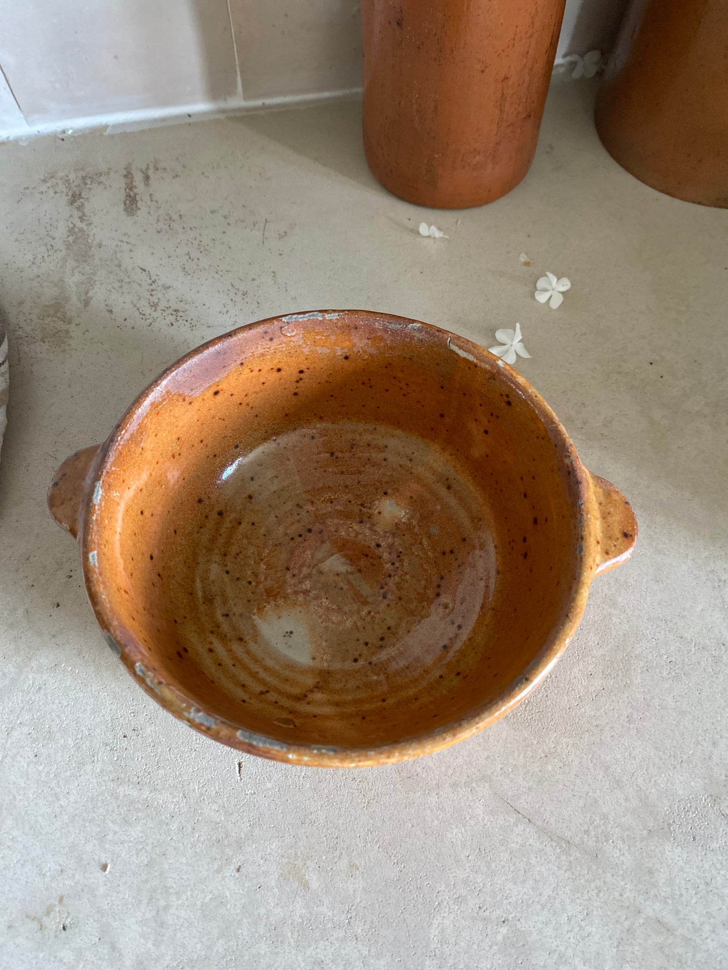 Bols en grès ancien