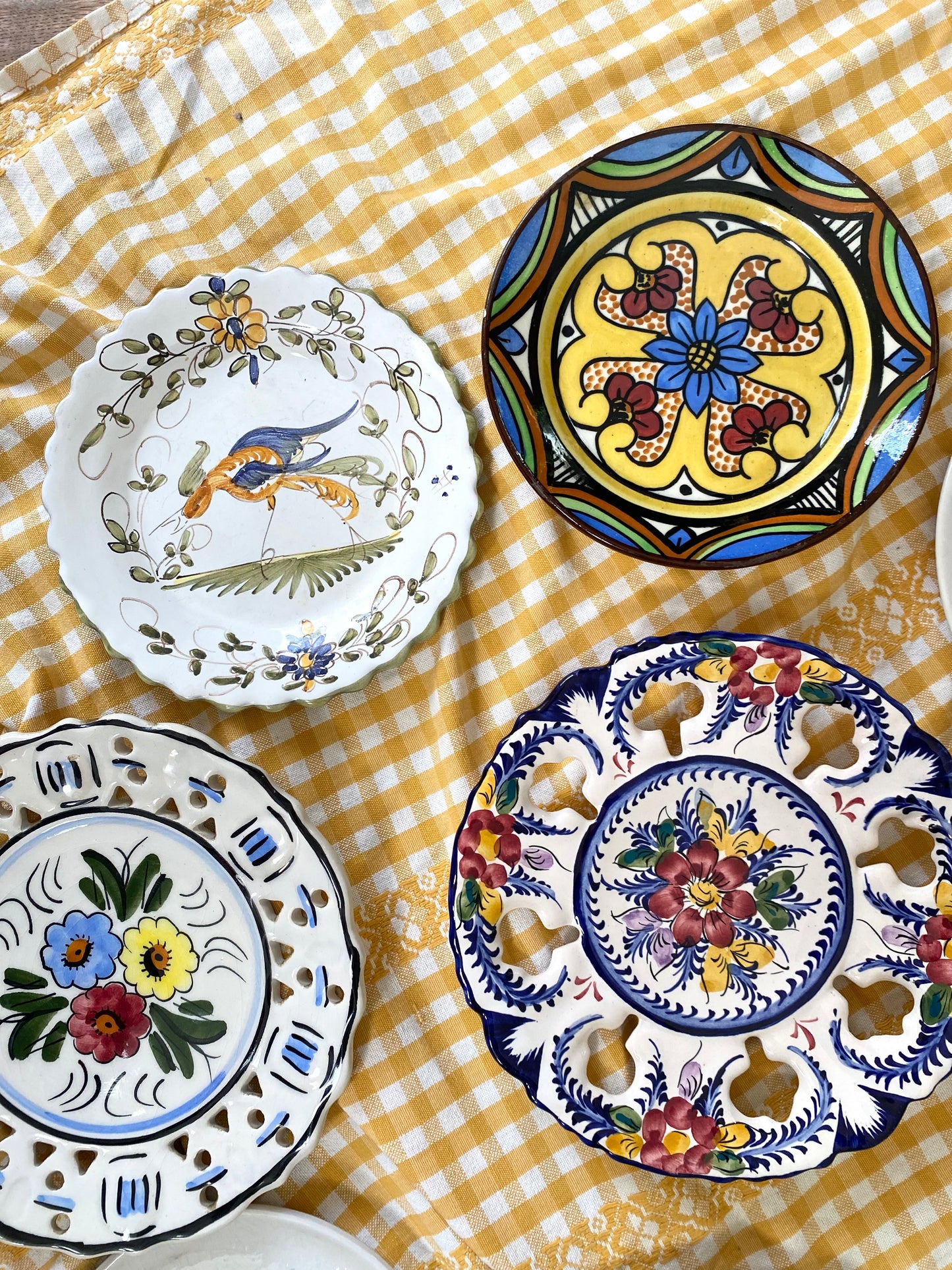 Assiettes à dessert anciennes dépareillées