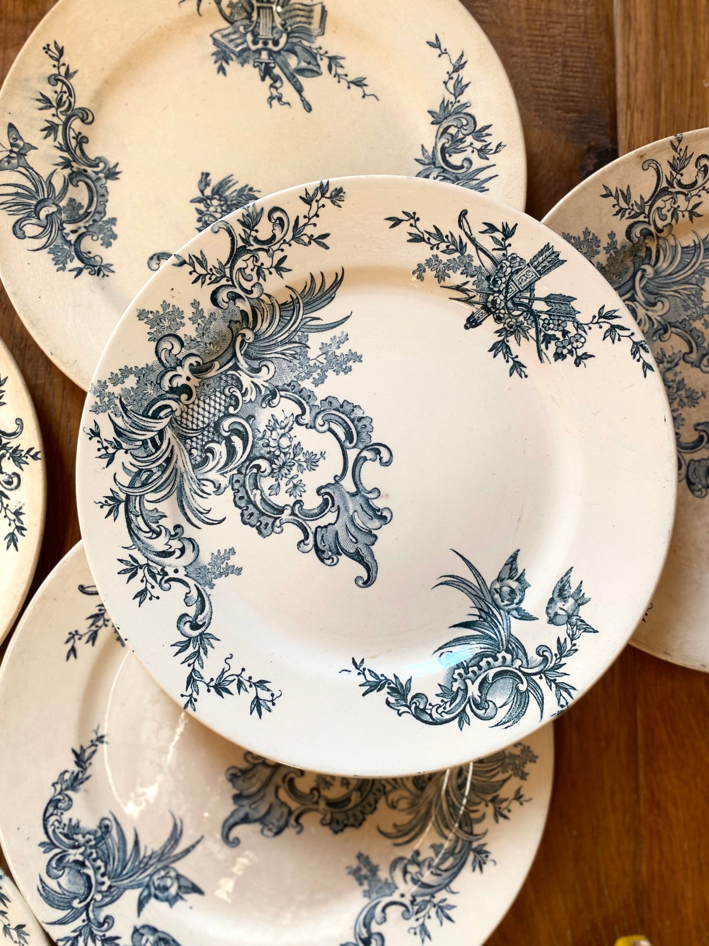 6 assiettes à dessert en faïence anglaise