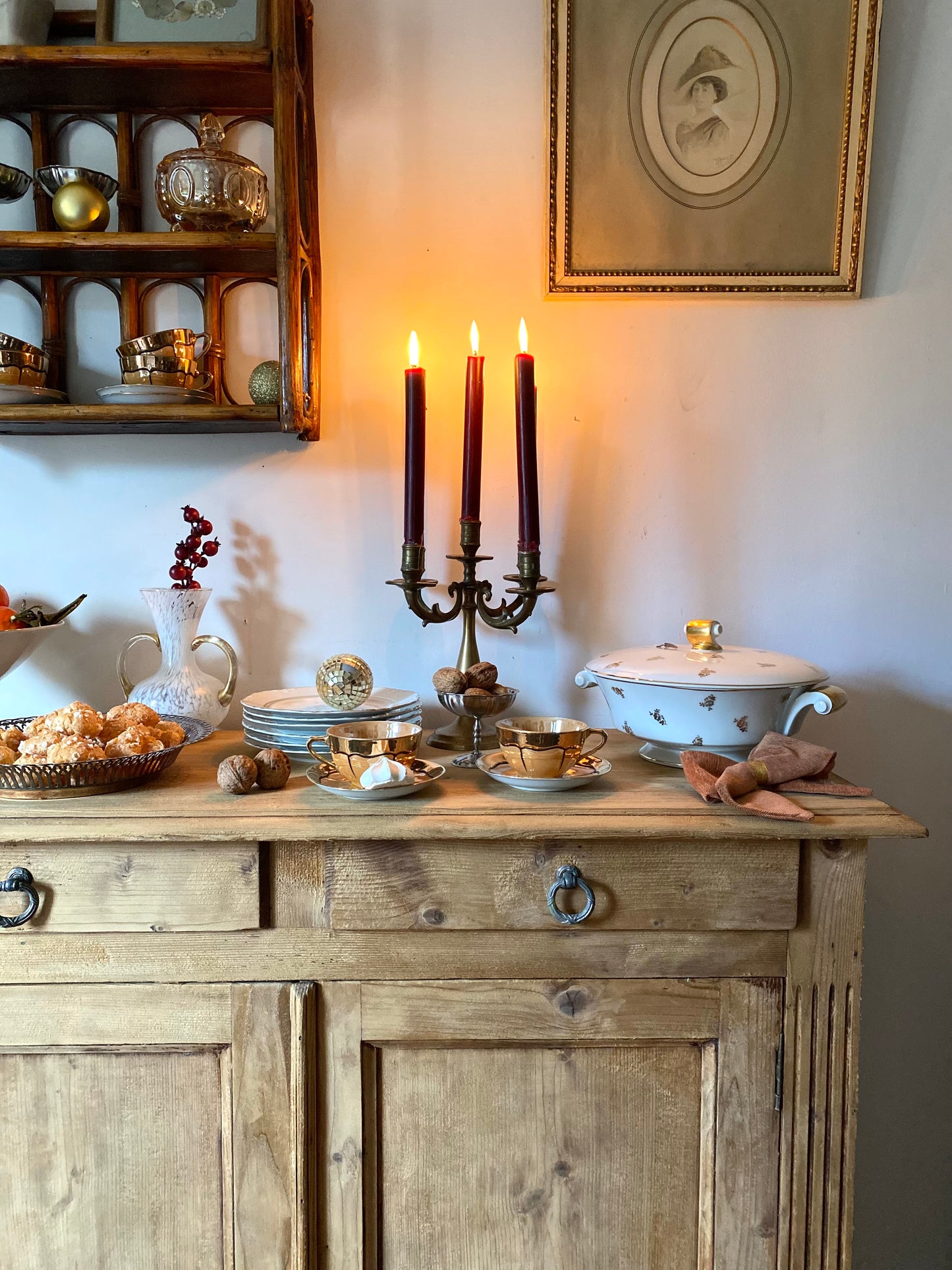 Buffet parisien en bois ancien